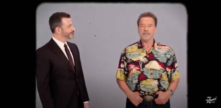 Jimmy Kimmel und Arnold Schwarzenegger im Videoclip.