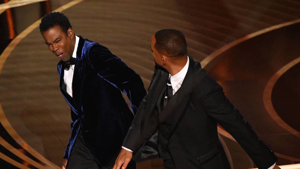 Chris Rock bekommt während der Oscars von Will Smith eine gescheuert