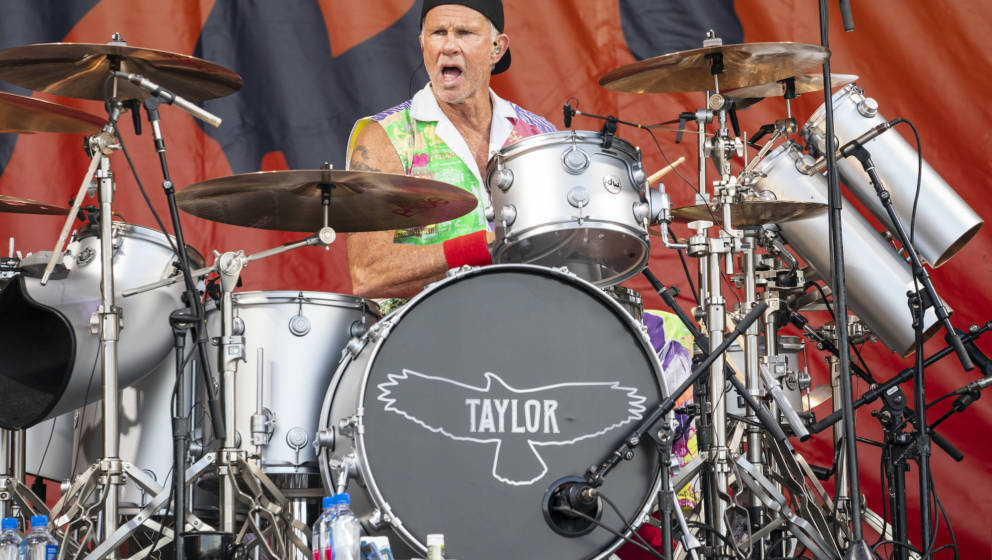 NEW ORLEANS, LOUISIANA - MAY 01: Chad Smith of the Red Hot Chili Peppers performs during 2022 New Orleans Jazz & Heritage