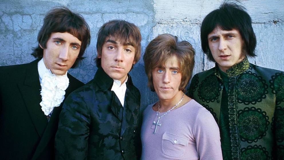 UNITED KINGDOM - JANUARY 01:  Photo of Roger DALTREY and Pete TOWNSHEND and The Who and Keith MOON and John ENTWISTLE; L-R: P