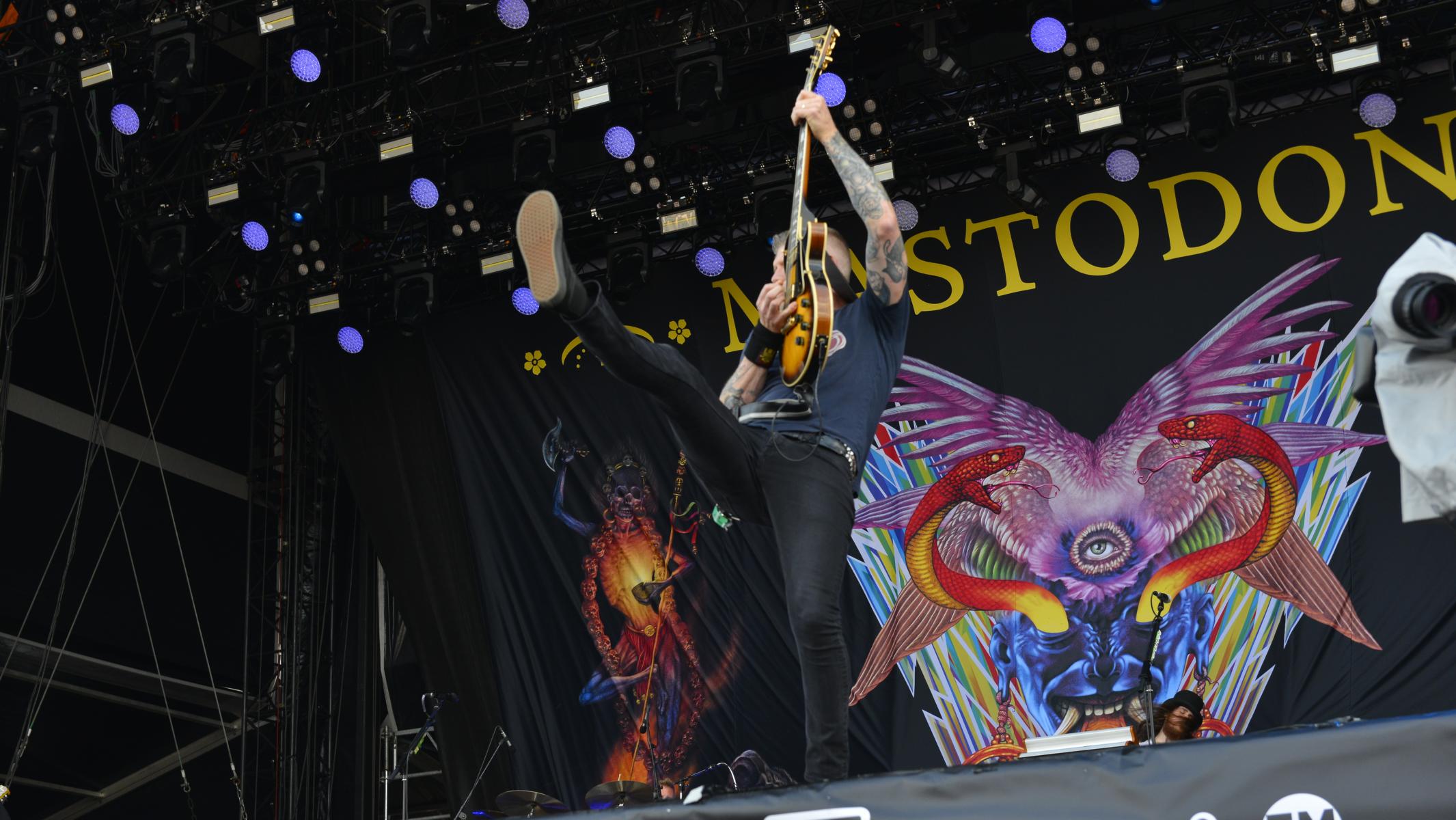 Mastodon MANDORA STAGE