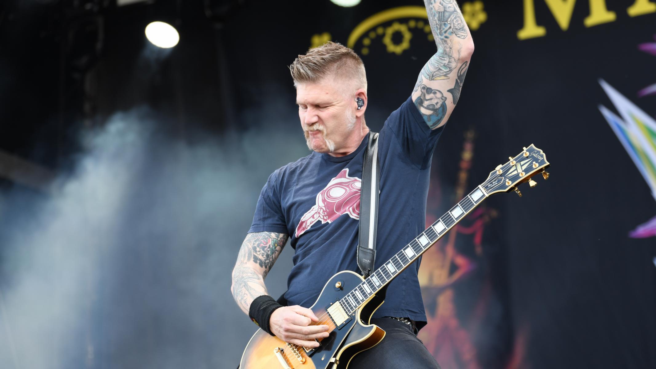 Mastodon MANDORA STAGE