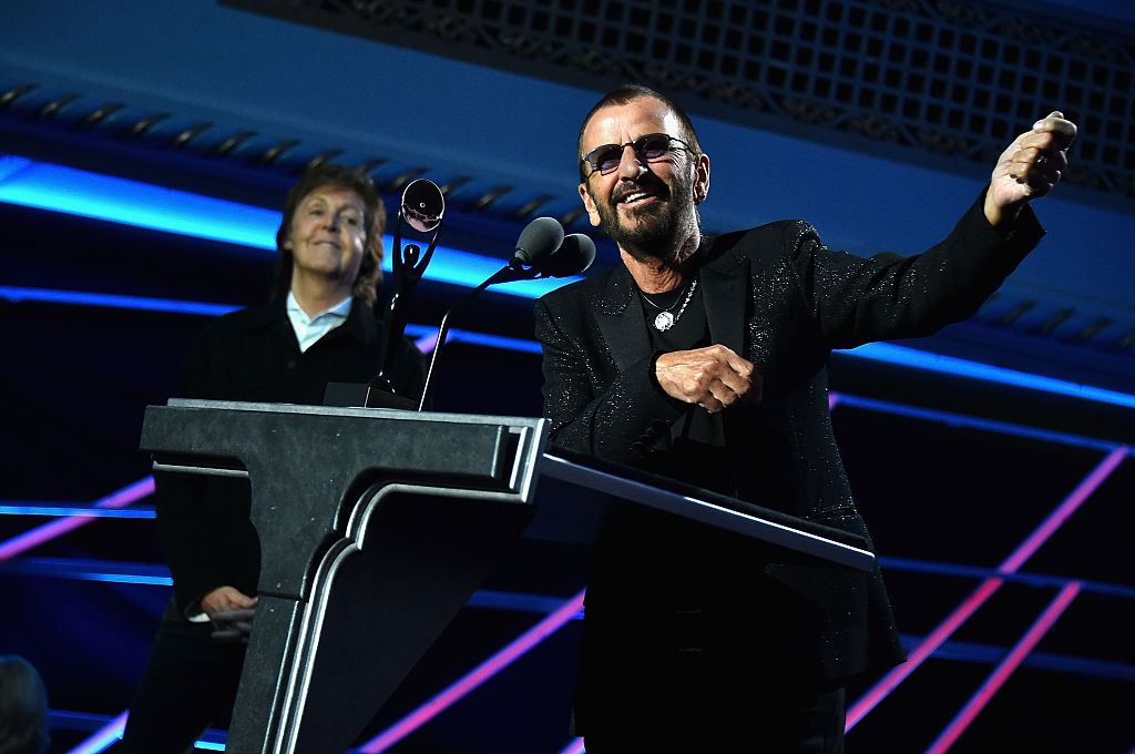 Ringo Starr und Paul McCartney während der 30. Aufnahme-Zeremonie der Rock And Roll Hall Of Fame im Jahre 2015
