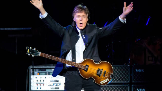 Paul McCartney polarisiert während seines Auftritts mit Musikvideo von Johnny Depp
