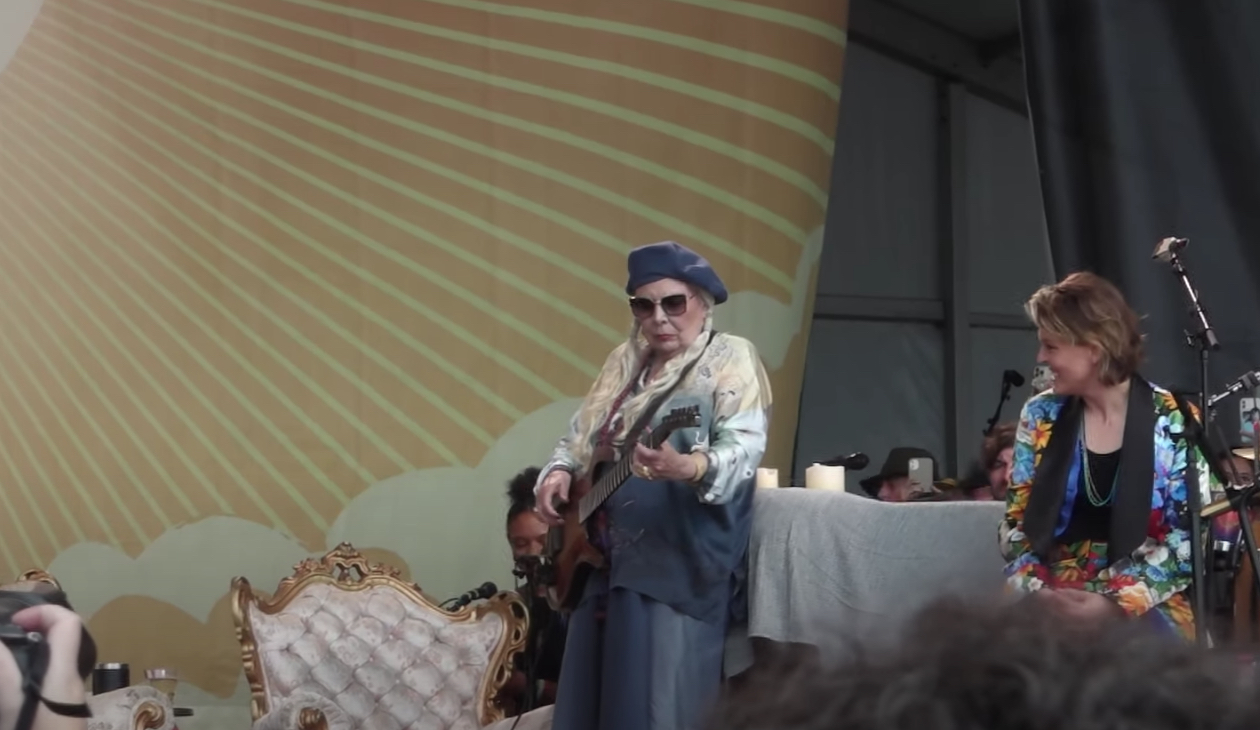 Joni Mitchell beim Newport Folk Festival 2022