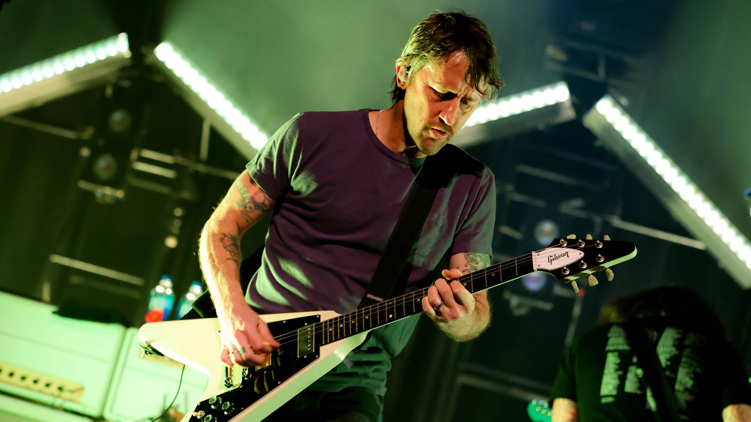 Hollywood, Kalifornien: Chris Shiflett von Foo Fighters live, 2022.