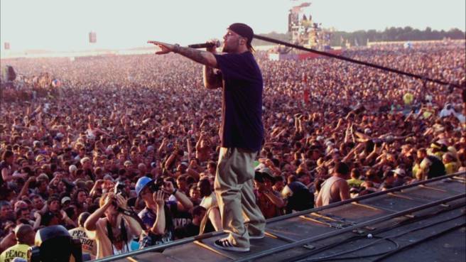 „Woodstock ’99“: Gewalt, Müllberge, Vergewaltigungen – wie ein Festival zum totalen Fiasko wird