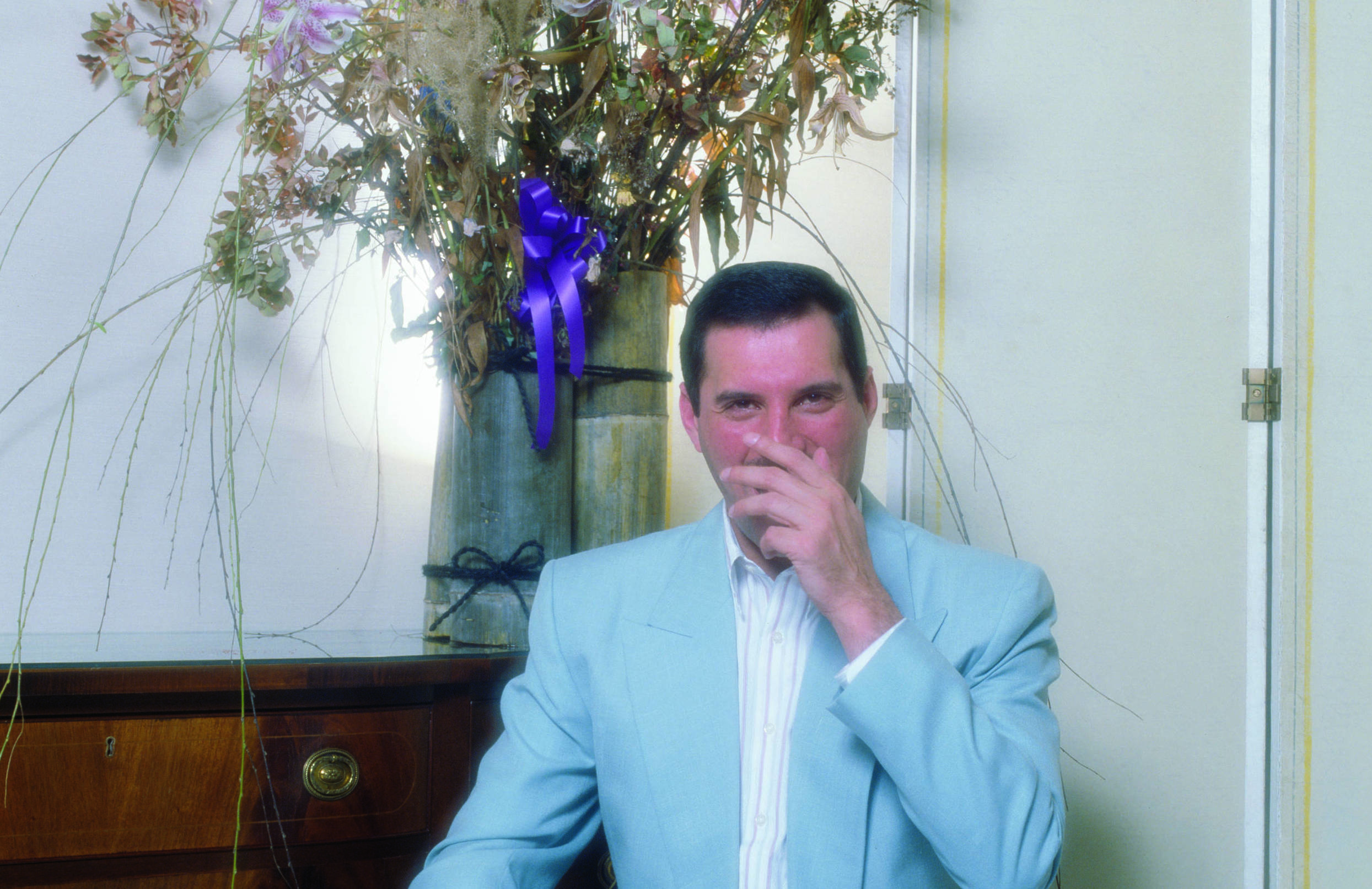 (MANDATORY CREDIT Koh Hasebe/Shinko Music/Getty Images) Freddie Mercury of Queen, at a hotel on a private visit to Tokyo, ...