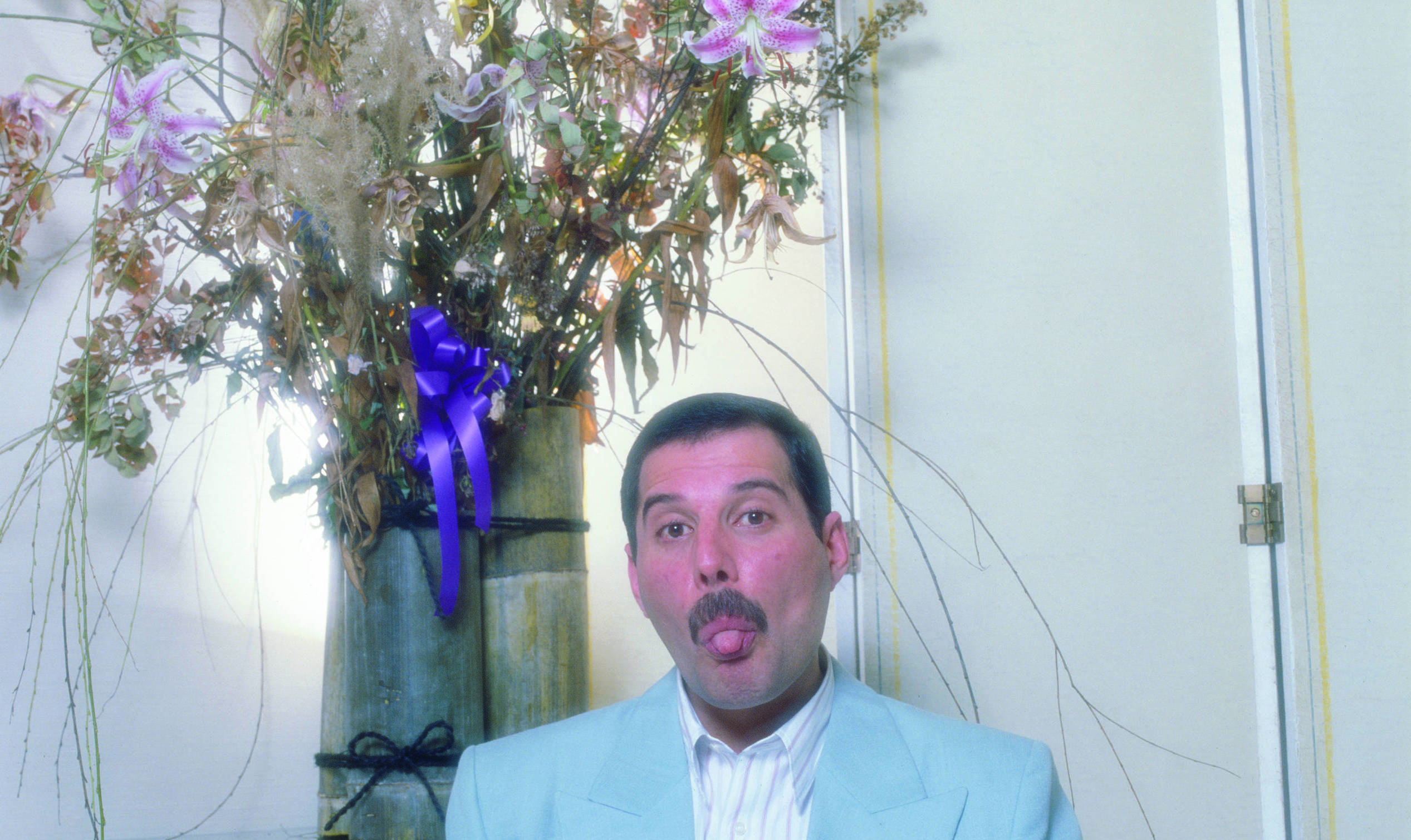 (MANDATORY CREDIT Koh Hasebe/Shinko Music/Getty Images) Freddie Mercury of Queen, at a hotel on a private visit to Tokyo, ...