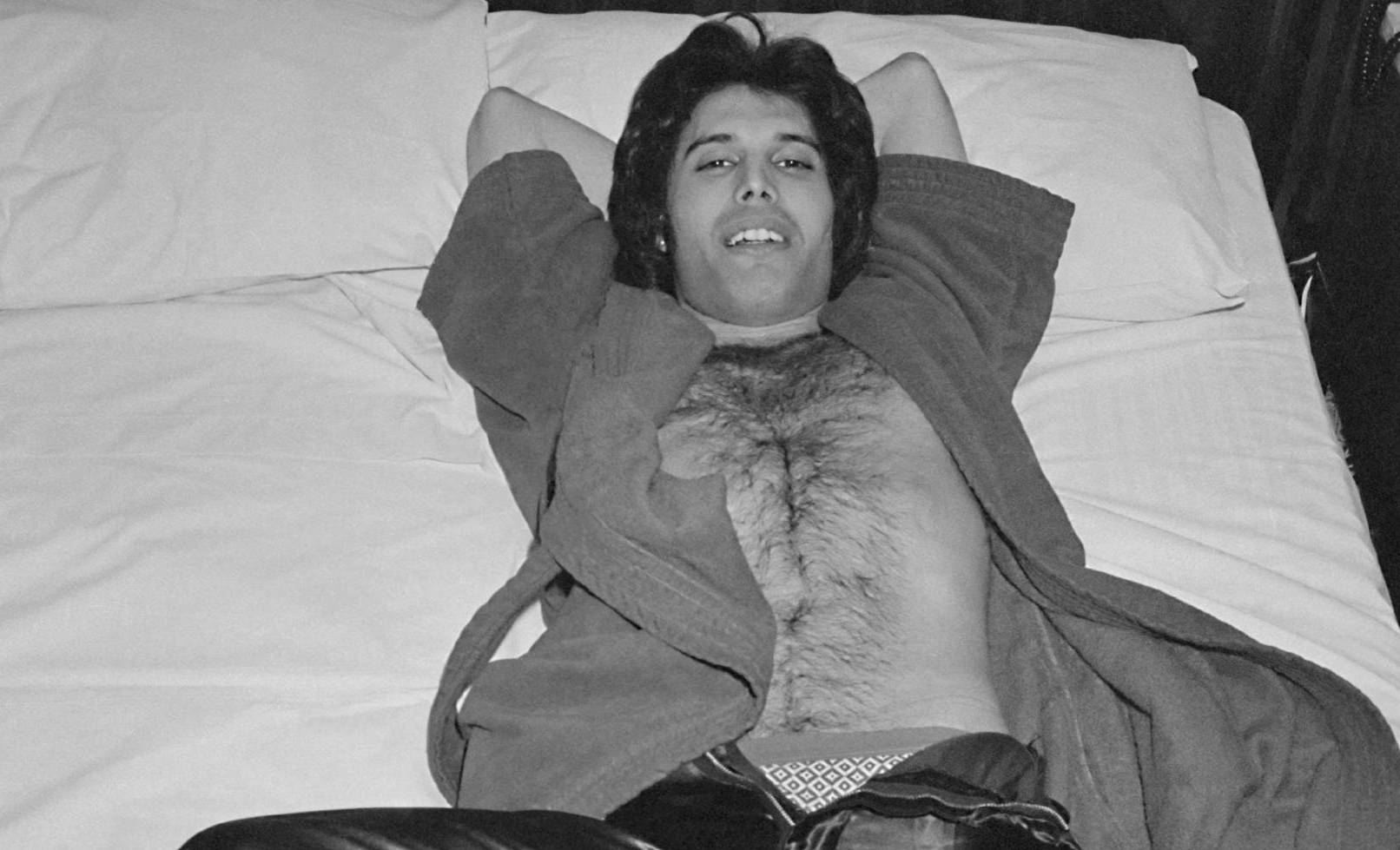 Singer Freddie Mercury (1946 - 1991) of British rock band Queen in a bedroom during a tour, circa 1977. (Photo by Michael ...