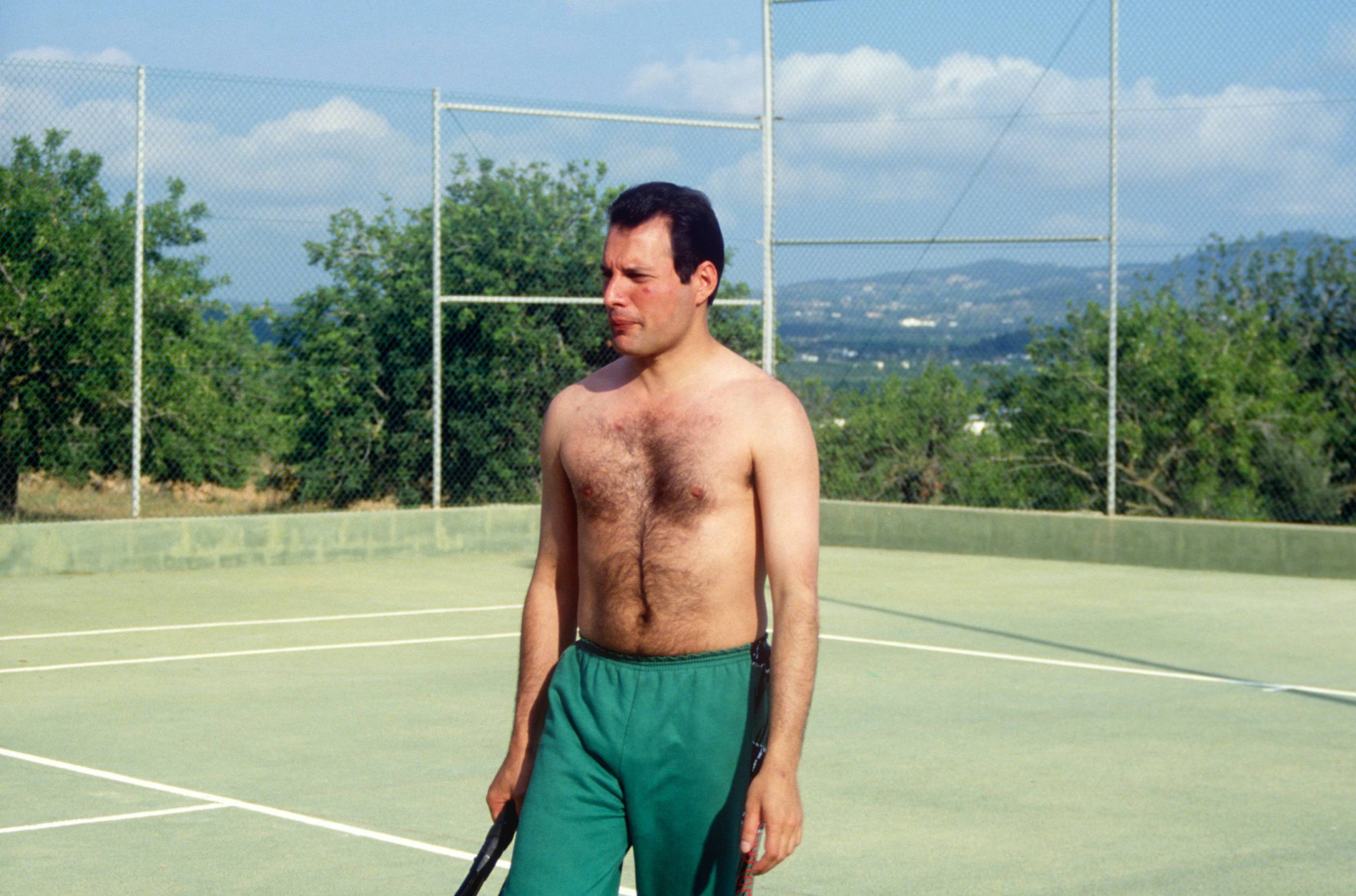 IBIZA, SPAIN - MAY 28: Freddie Mercury on the tennis court at Pikes Hotel in Ibiza on May 28, 1987 in Ibiza, Spain.  (Phot...