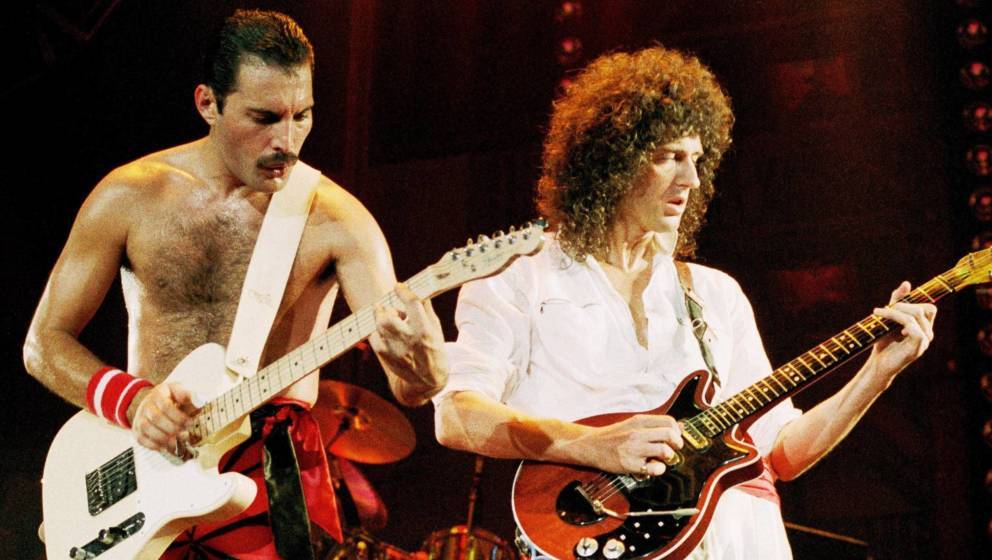 England: Freddie Mercury und Brian May von Queen live im Wembley Stadion