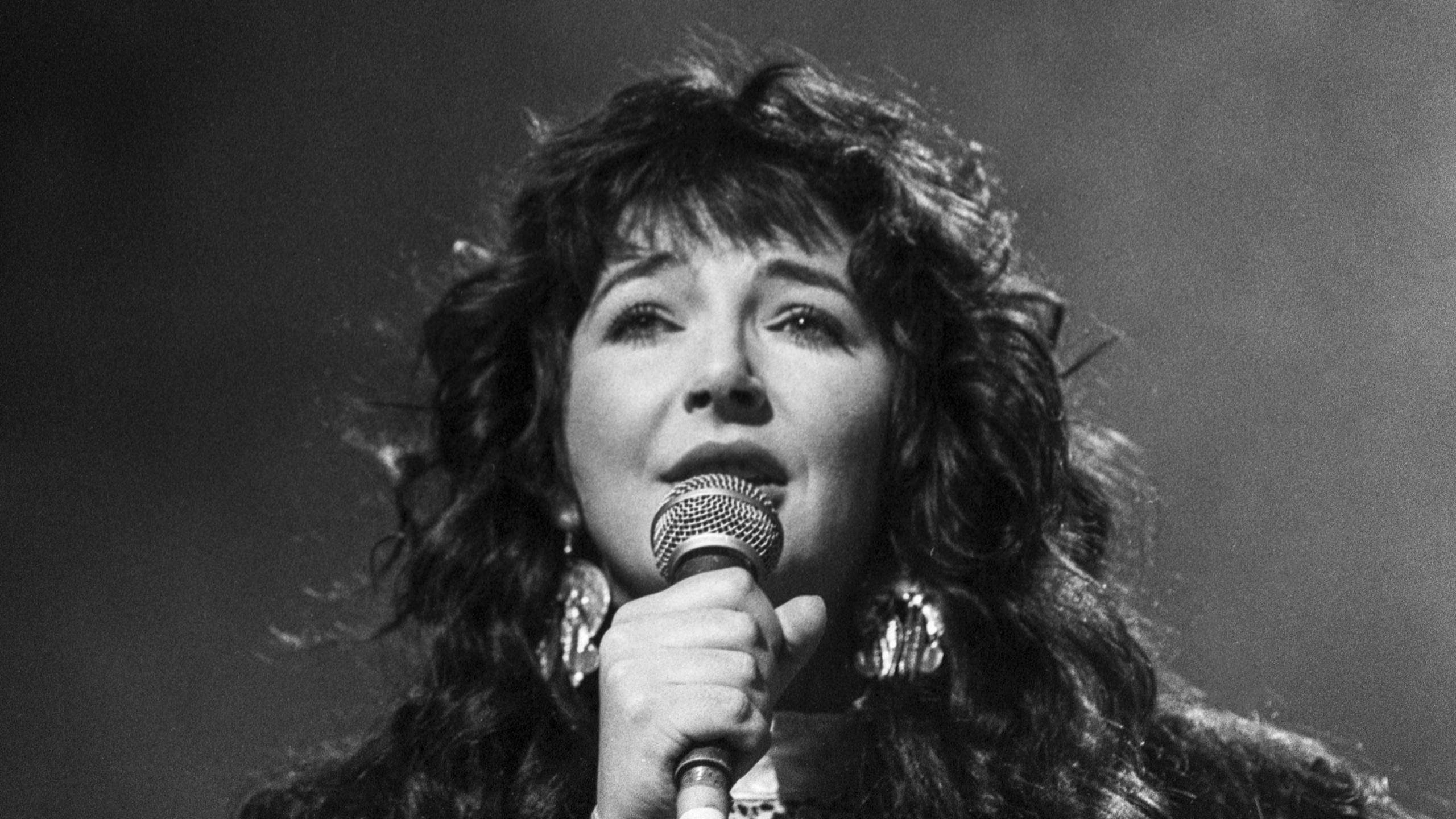 Zugleich gebraucht sie die neue Technologie des Samplings, um die erstaunlichsten Sounds zu erzeugen – und vor allem um ...