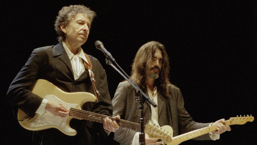 Bob Dylan 1996 mit Larry Campbell bei einem Auftritt in Rom