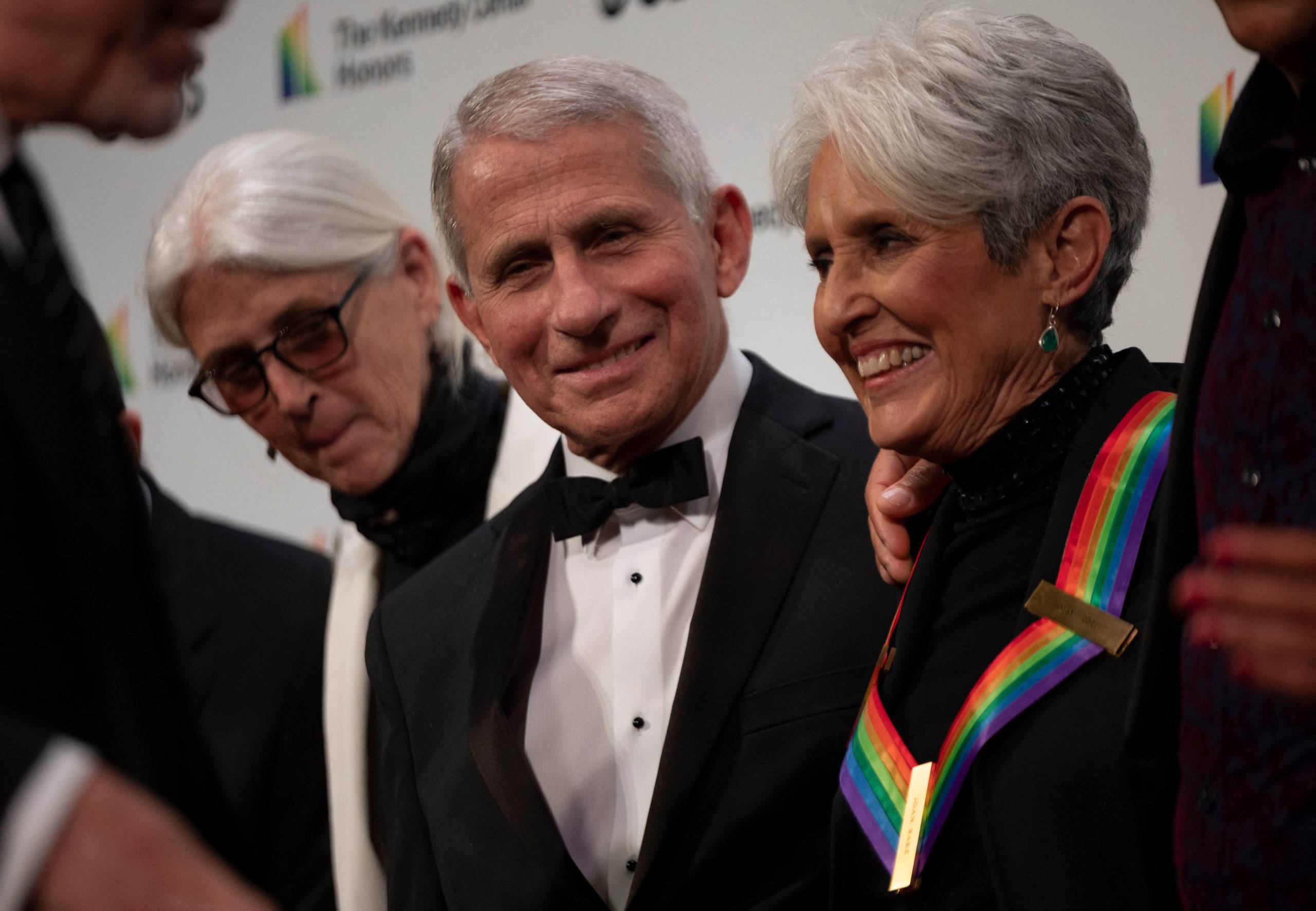 Baez und der Direktor des US National Institute of Allergy and Infectious Diseases Anthony Fauci nehmen an der 43. jährli...