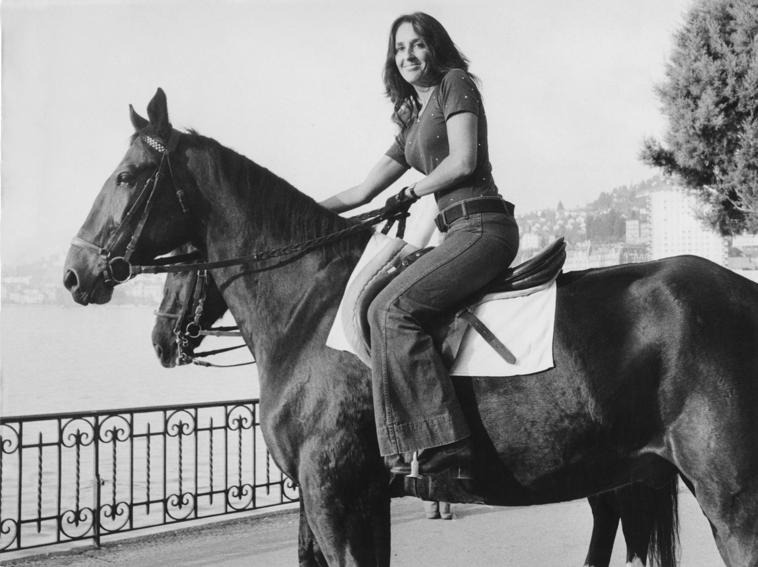 Auf einem Pferd in der Schweiz, um 1960