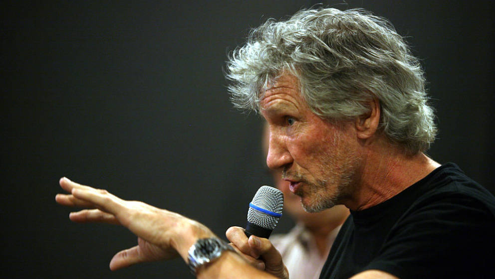 British musician Roger Waters of Pink Floyd talks to Israeli films students on June 01, 2009 in Jerusalem, Israel. (Photo by 