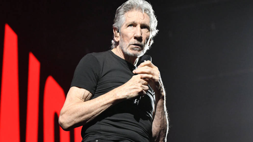 SACRAMENTO, CALIFORNIA - SEPTEMBER 20: Roger Waters performs during his 'Roger Waters This is Not a Drill' tour at Golden 1 C