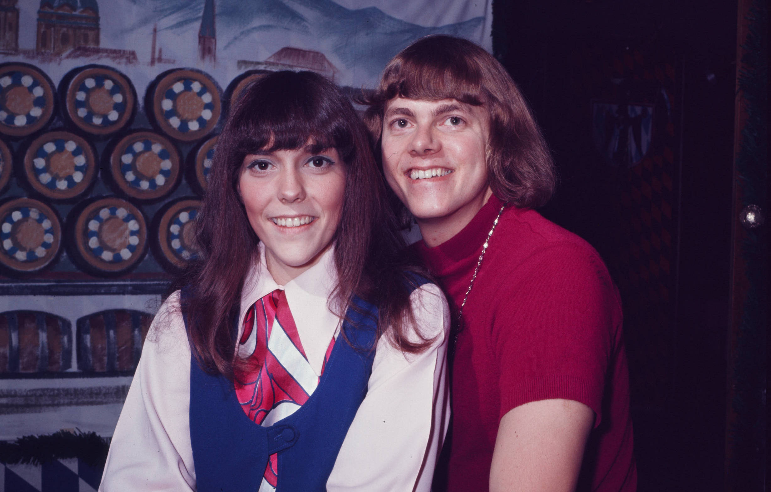 (MANDATORY CREDIT Koh Hasebe/Shinko Music/Getty Images) Karen Carpenter (left) and Richard Carpenter (right) of The Carpen...