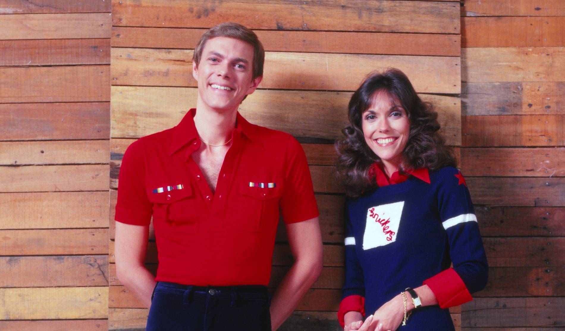 LOS ANGELES - 1981:  Singers Karen and Richard Carpenter of the Carpenters pose for a portrait in 1981 in Los Angeles, Cal...