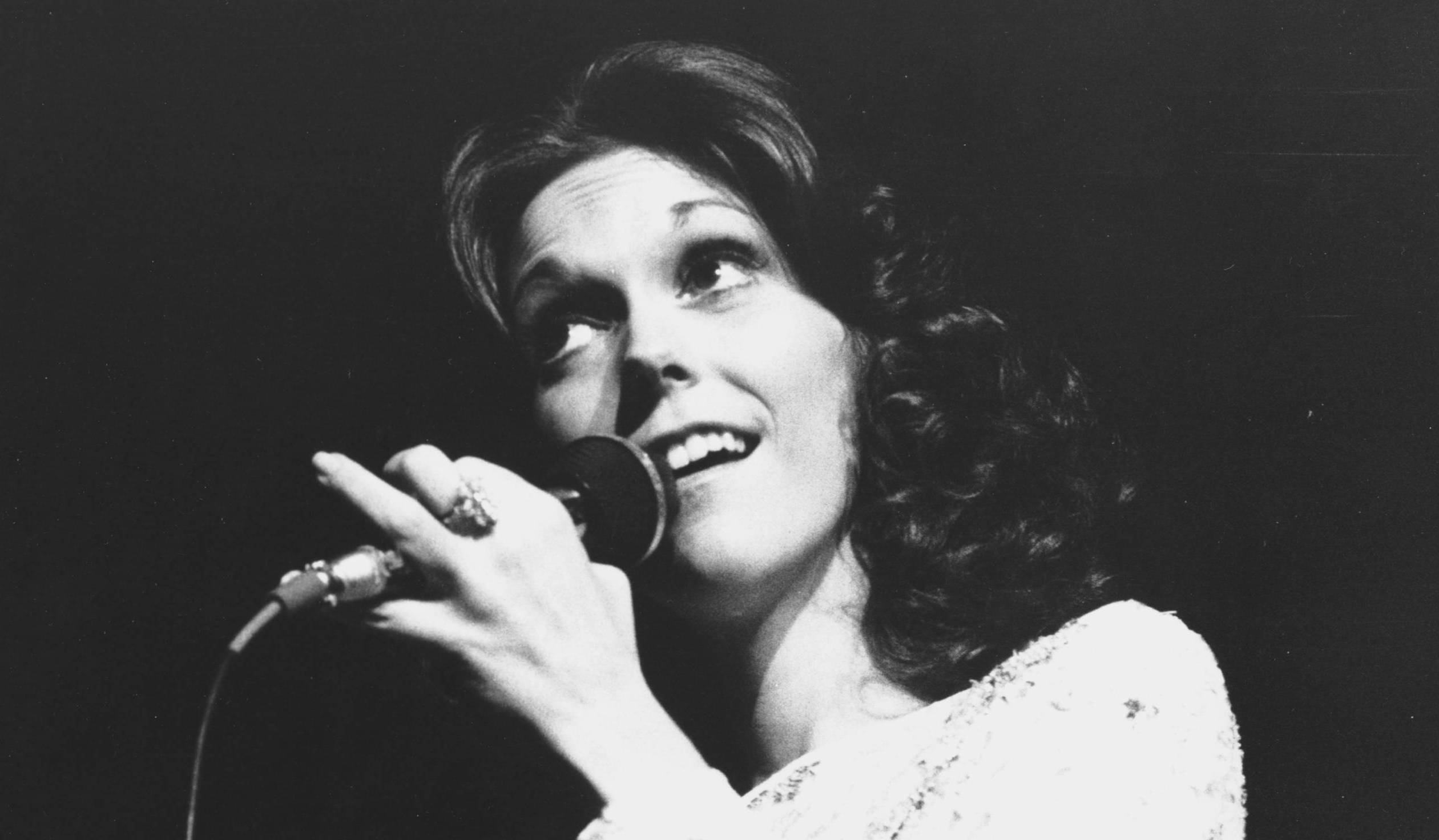 (NO SUB AGENCIES IN UK, FRANCE, HOLLAND, SWEDEN, FINLAND, JAPAN.)    Carpenters 1976 Karen Carpenter during The Carpenters...