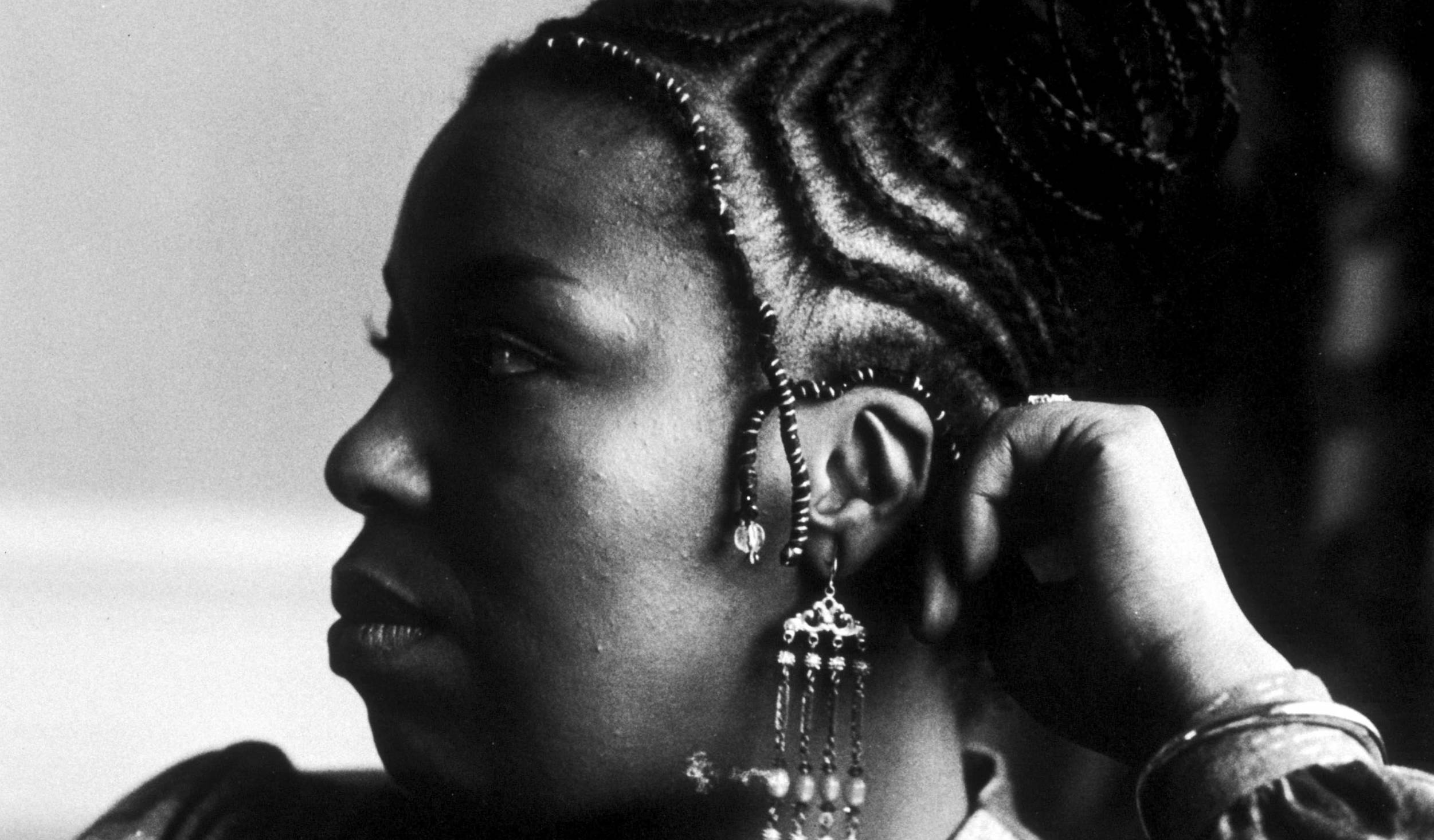 LONDON - 16th JANUARY: Roberta Flack, portrait, London, 16th January 1973. (Photo by Michael Putland/Getty Images)