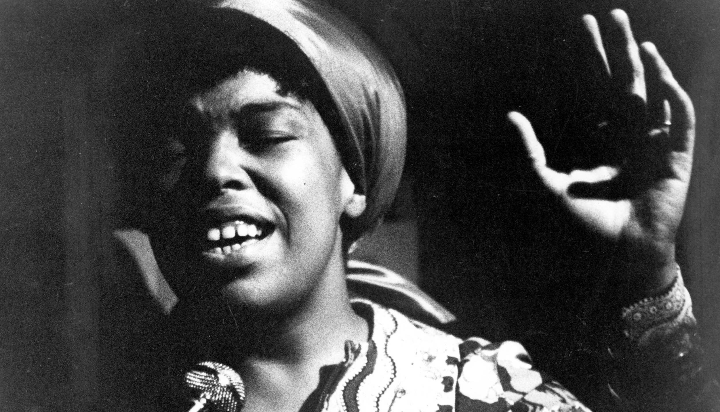 UNSPECIFIED - CIRCA 1970:  Photo of Roberta Flack  Photo by Michael Ochs Archives/Getty Images