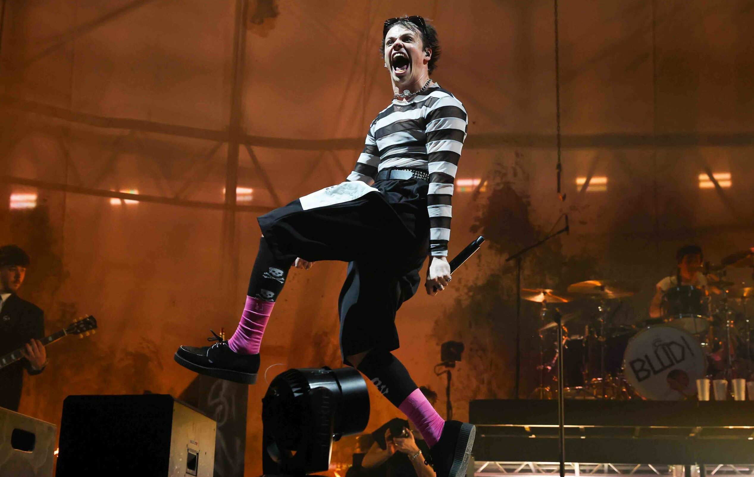 Yungblud-eskaliert-in-Berlin-Hotelzimmer-Action-bei-Klaas-Heufer-Umlauf