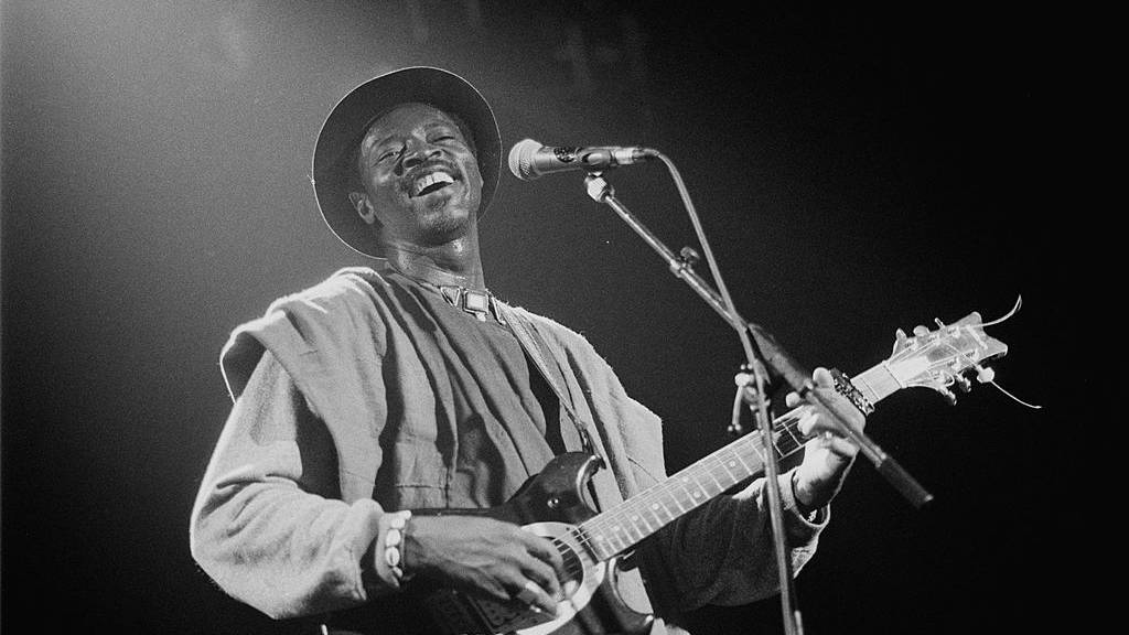 Ali Farka Touré bei einem Auftritt in Amsterdam, 1994.