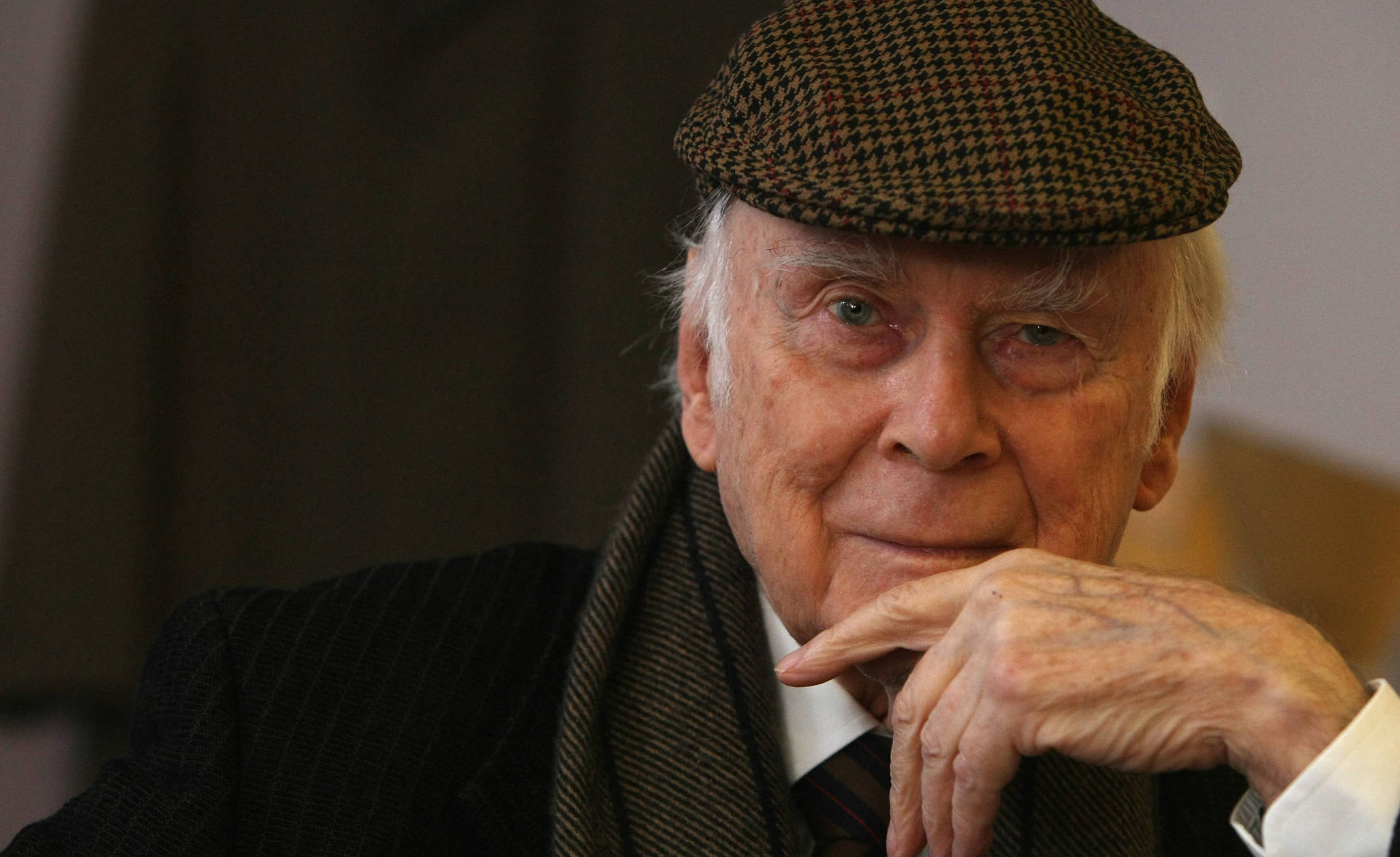 BERLIN - NOVEMBER 05:  Actor Vicco von Buelow, 85, poses for a photocall in the exhibition 'Loriot. Die Hommage' at the Fi...