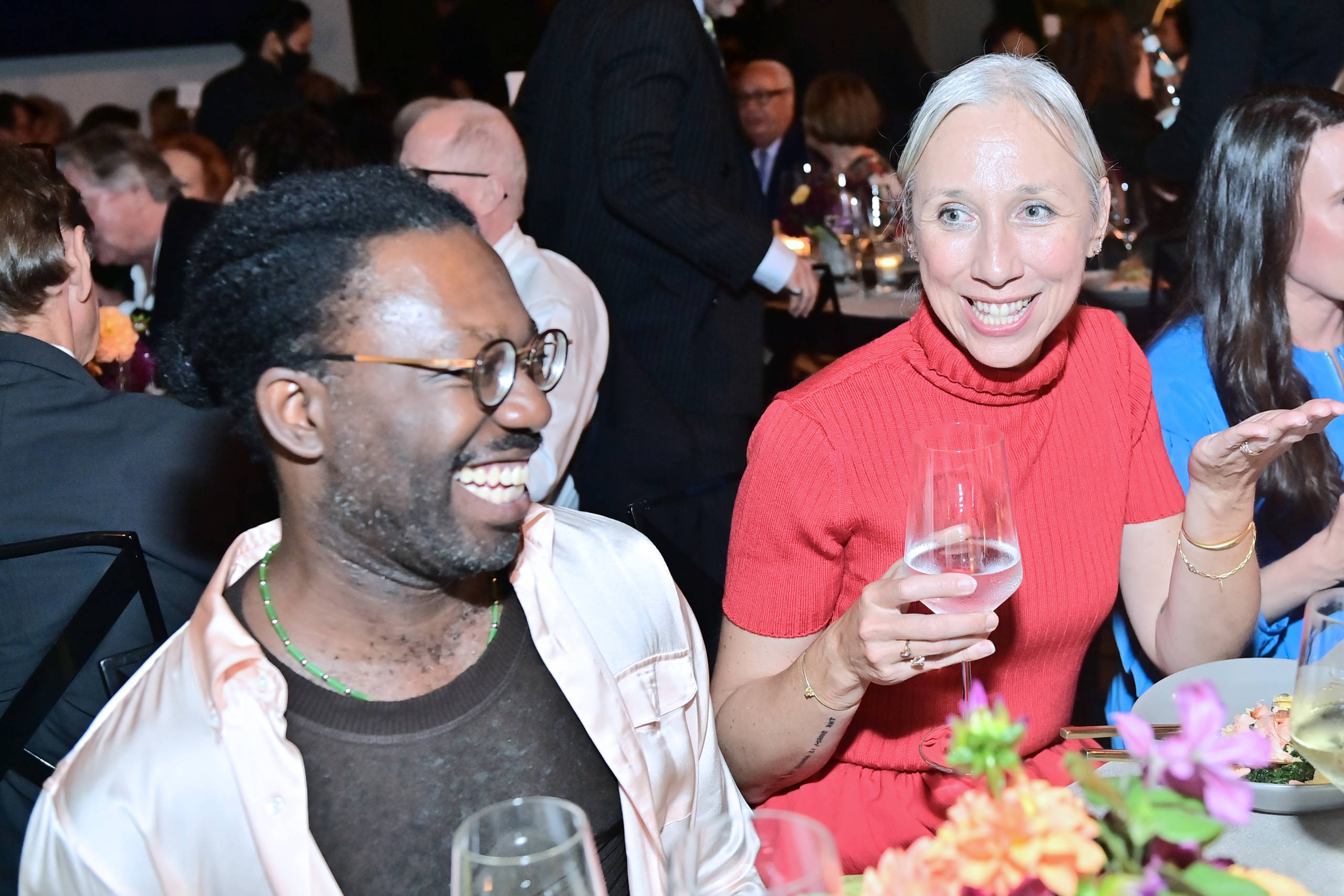 Paul Mpagi Sepuya und Alexandra Grant bei der „Hammer Museum's 18th Annual Gala“ in the Garden“ 2022 in Los Angeles ...