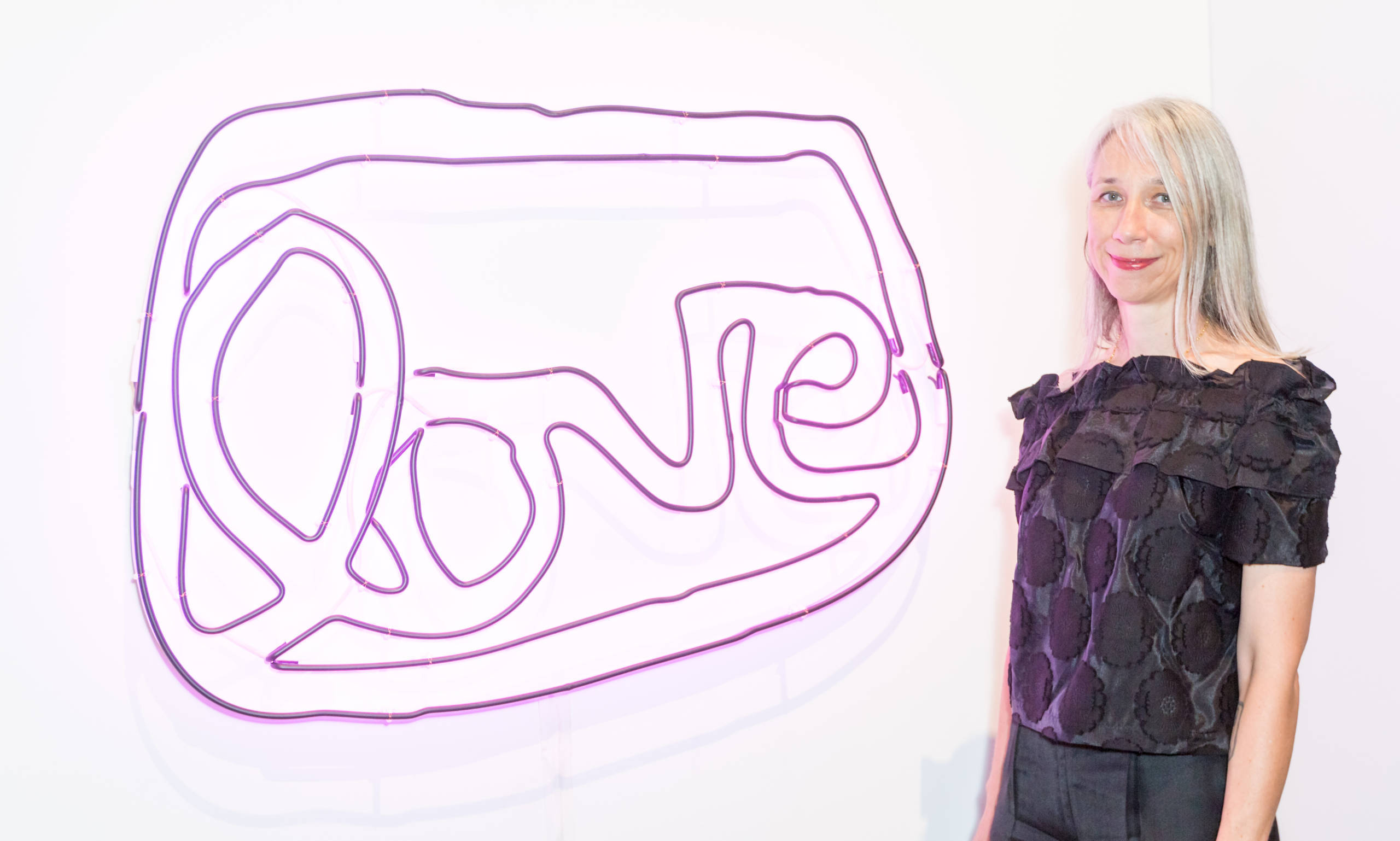 Alexandra Grant und ihr Kunstwerk „Angel Art“ im NeueHouse Los Angeles 2017