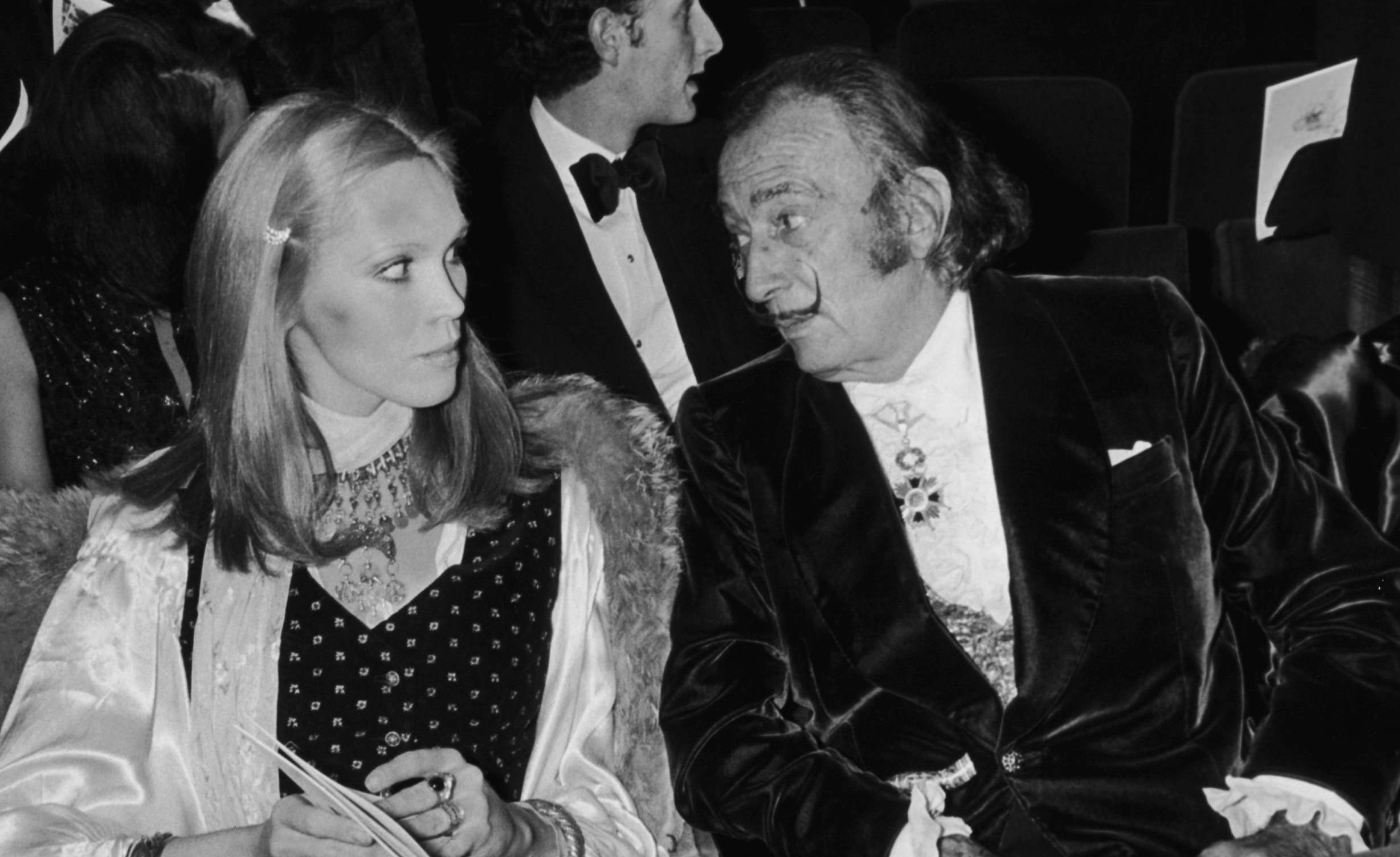 FRANCE - CIRCA 1970:  France.Painter Salvador Dali And Amanda Lear.1970'S  (Photo by Keystone-France/Gamma-Keystone via Ge...