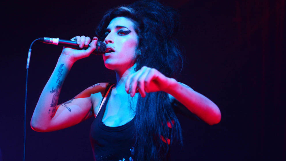 Amy Winehouse live auf der Bühne im „Ambassador“ in Dublin, Irland am 2. März 2007.