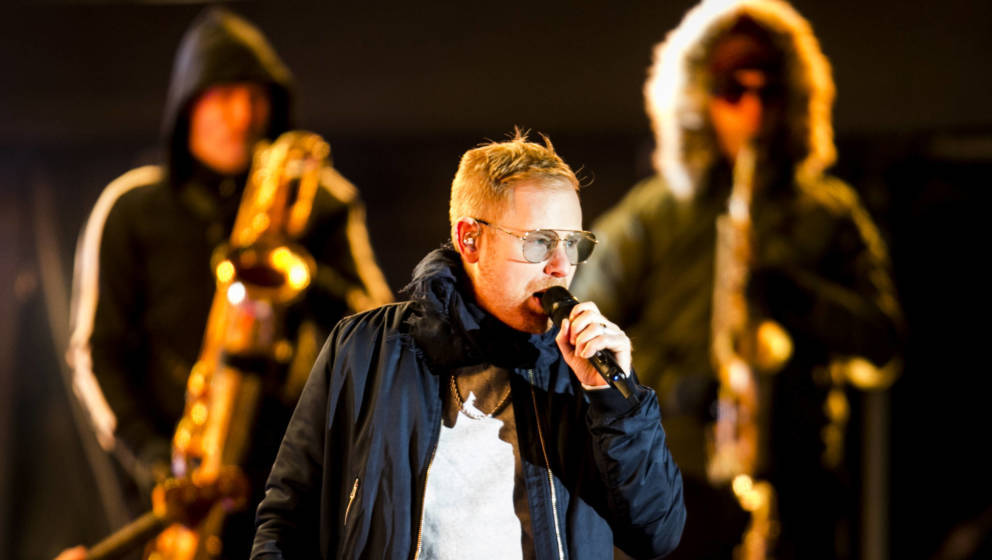 Peter Fox performt live auf der Bühne während des 'Top-Of-The-Mountain'-Konzerts am 30. November 2019 in Ischgl, Österreic
