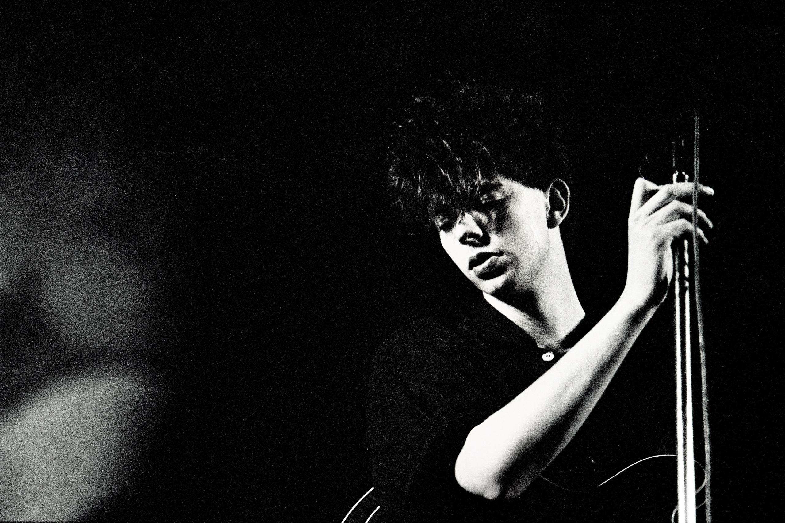 Ian McCulloch of Echo & the Bunnymen, Royal Albert Hall, London 7/19/83. (Photo by Steve Rapport/Getty Images)