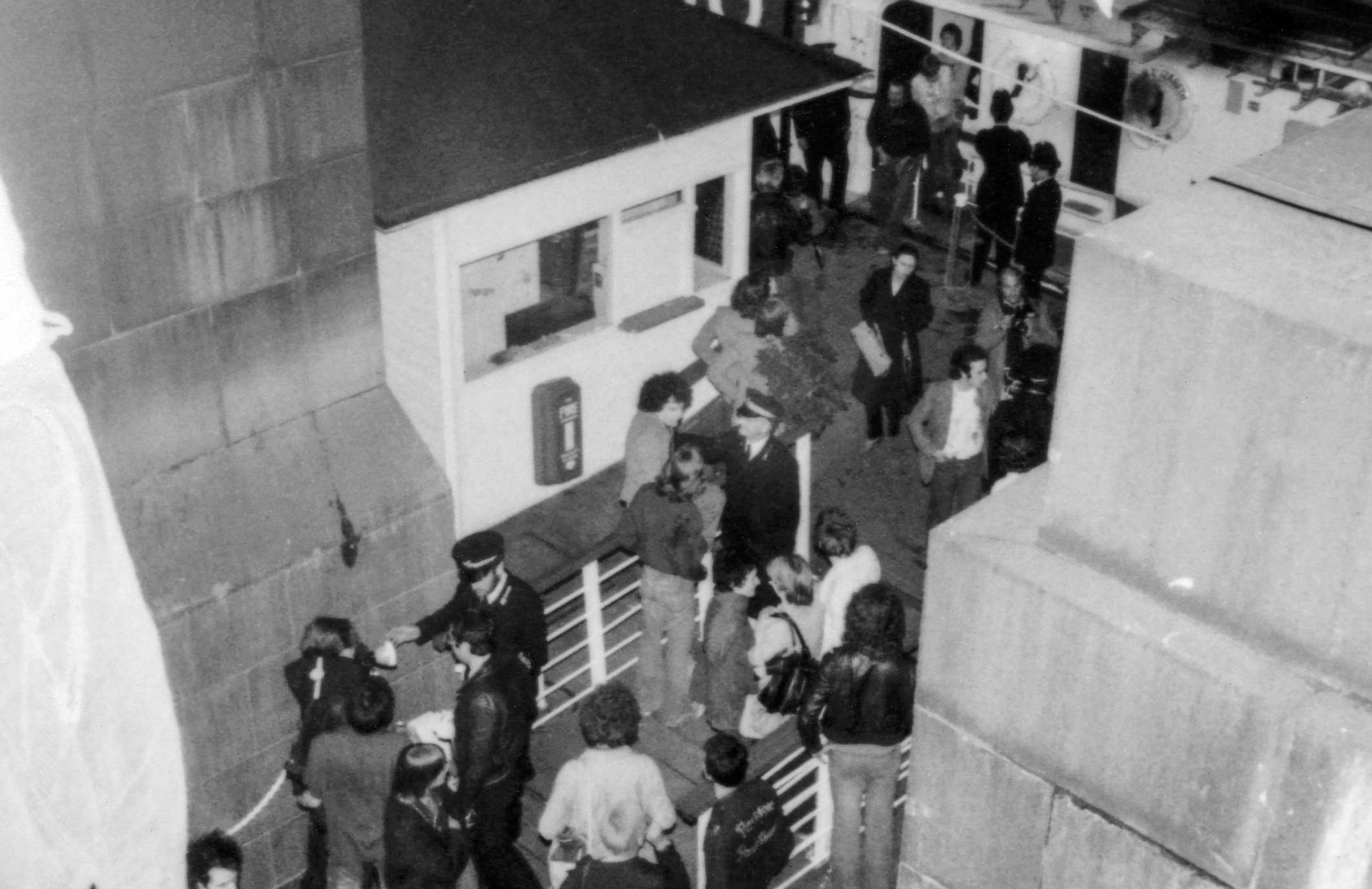 LONDON - JUNE 1977: Thames River Police struggle to disembark passengers at Charring Cross pier, London from the Thames cr...