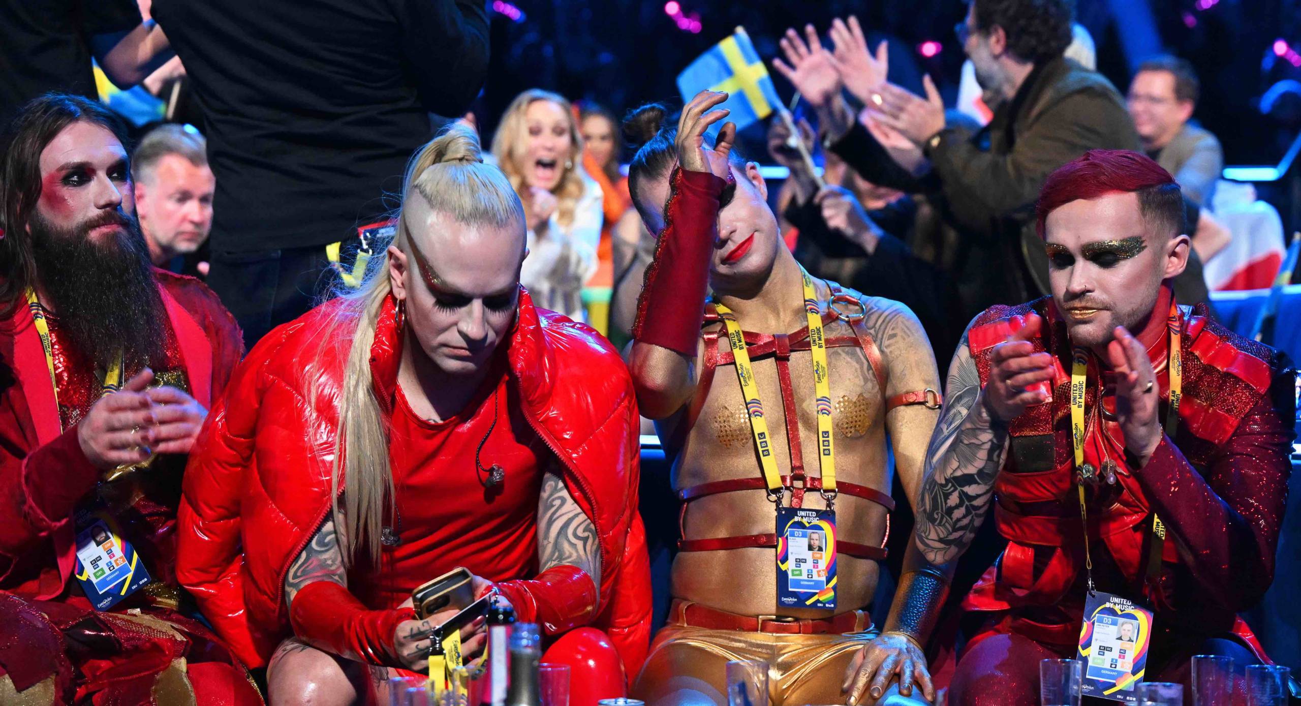 Lord Of The Lost aus Deutschland reagieren während der Abstimmung beim Finale des 67. Eurovision Song Contest (ESC) in de...