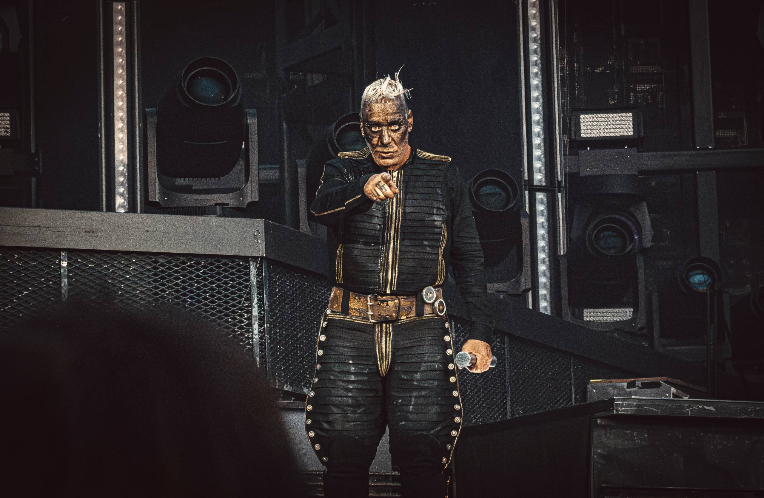 Till Lindemann auf der Bühne mit Rammstein