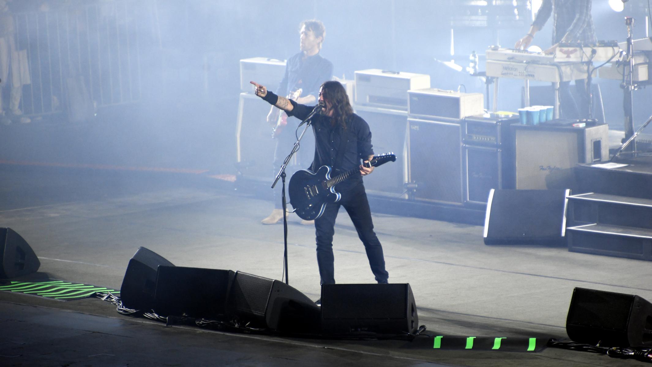 230602 18 Foo Fighters Utopia Stage 0001