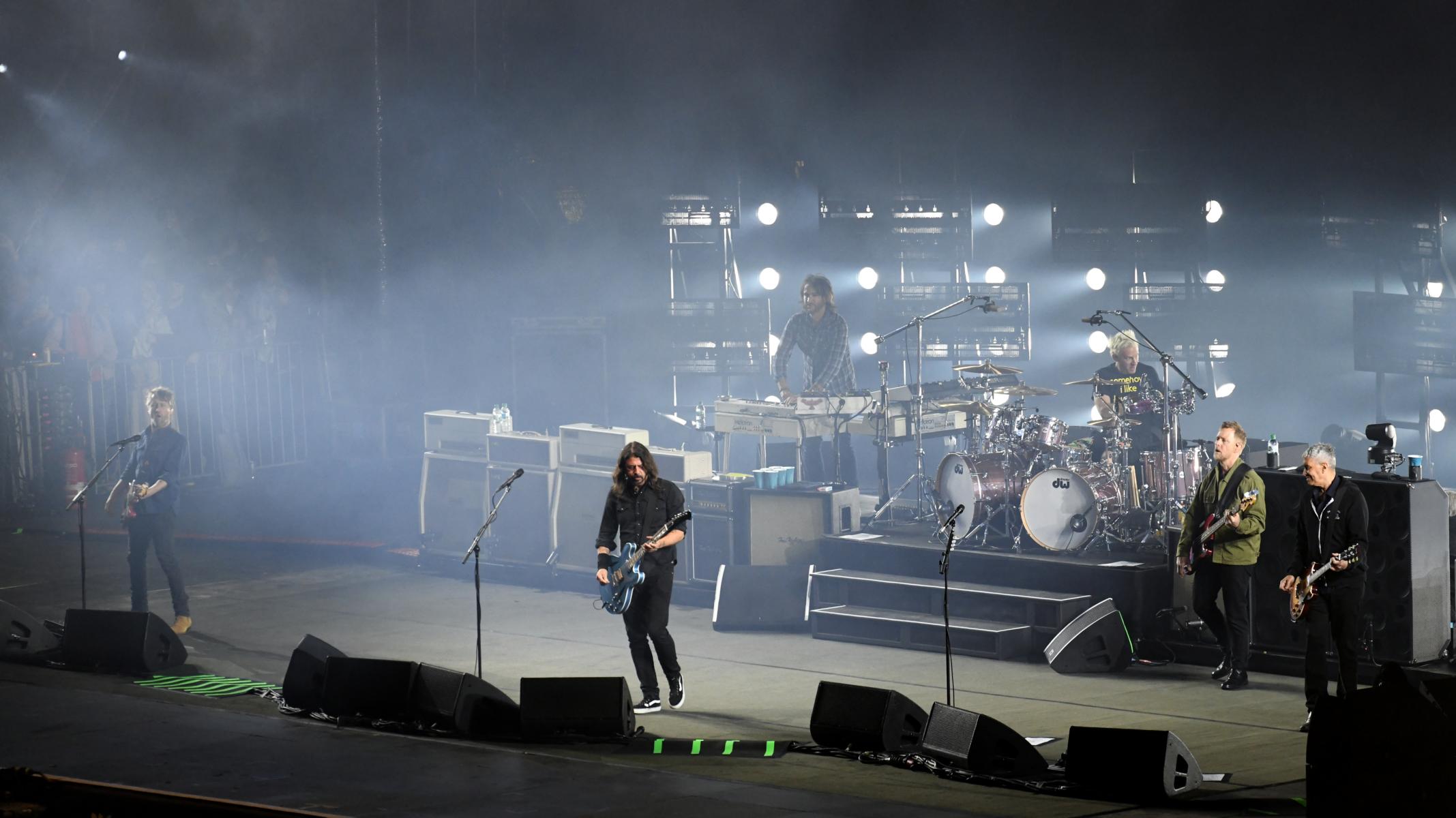 230602 18 Foo Fighters Utopia Stage 0002