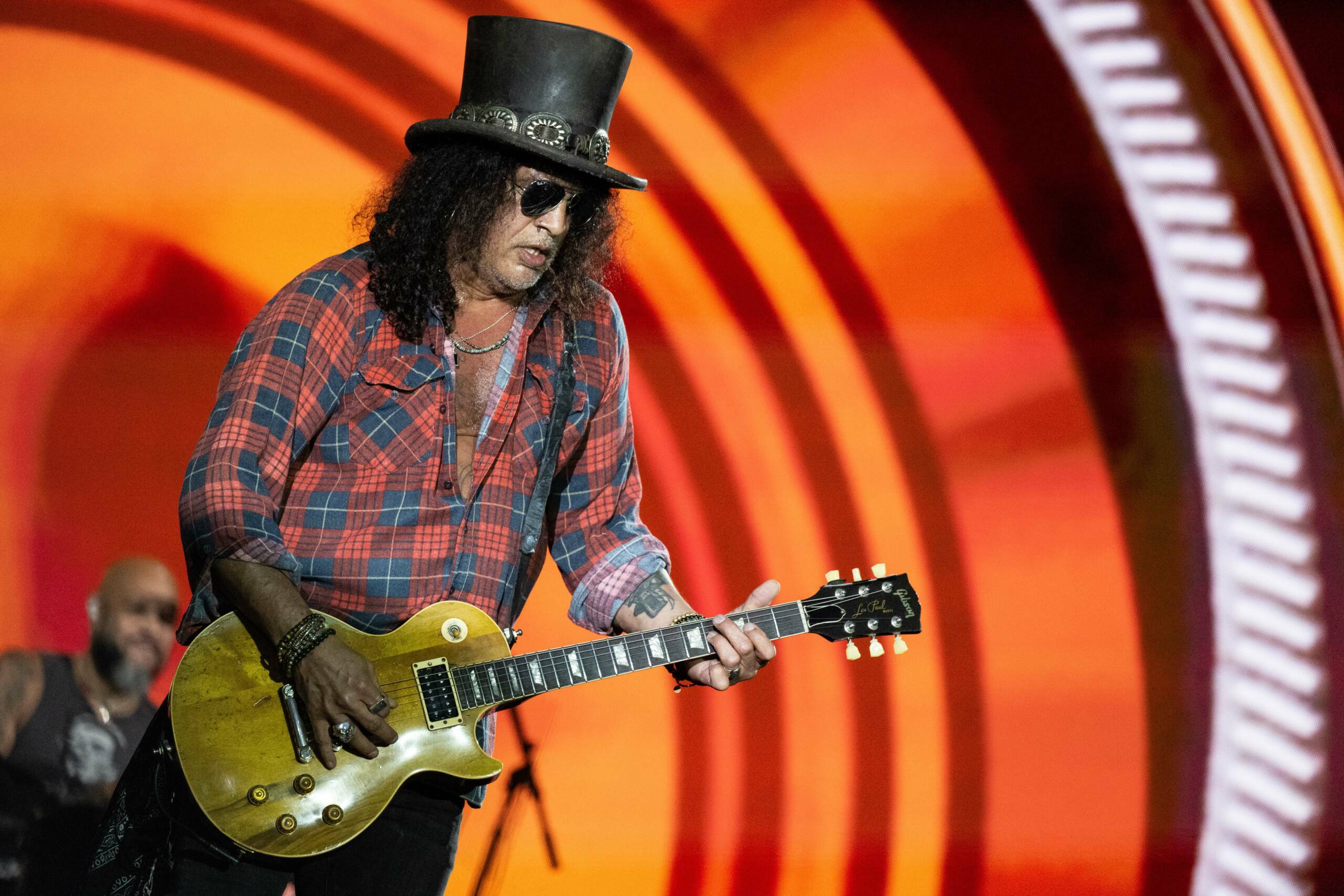 Slash joue la chanson « Perfect Crime » de Guns N’ Roses pour la première fois depuis 1992… en savoir plus maintenant sur Rolling Stone