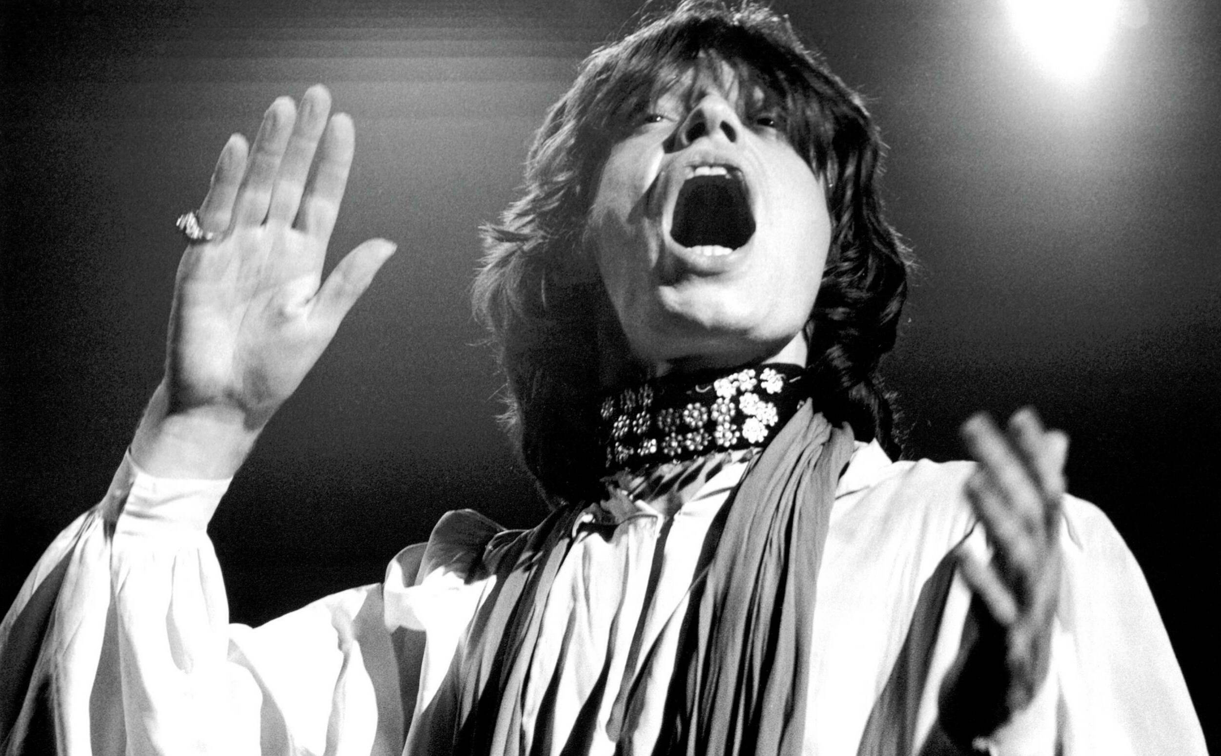 UNITED KINGDOM - JULY 05:  HYDE PARK  Photo of Mick JAGGER and ROLLING STONES, Mick Jagger performing live onstage at free...