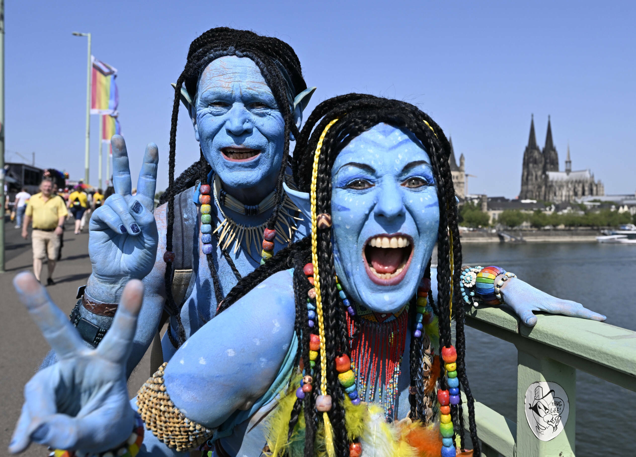 Bunt verkleidete Teilnehmer feiern den Start der diesjährigen CSD-Parade in der Stadt. ColognePride ist nach Berlin die z...