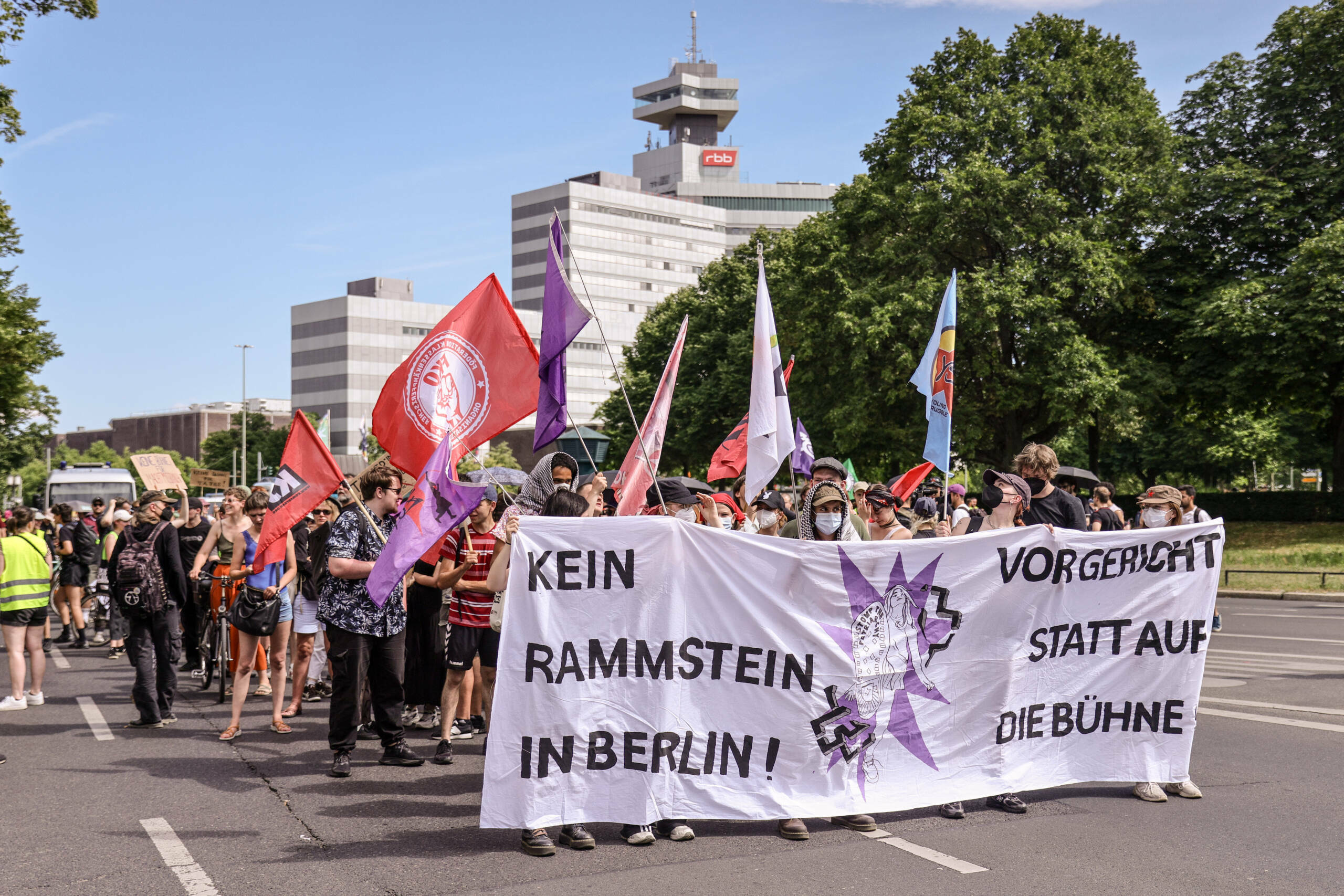Galerie: Die besten Fotos der Anti-Rammstein-Demo in Berlin