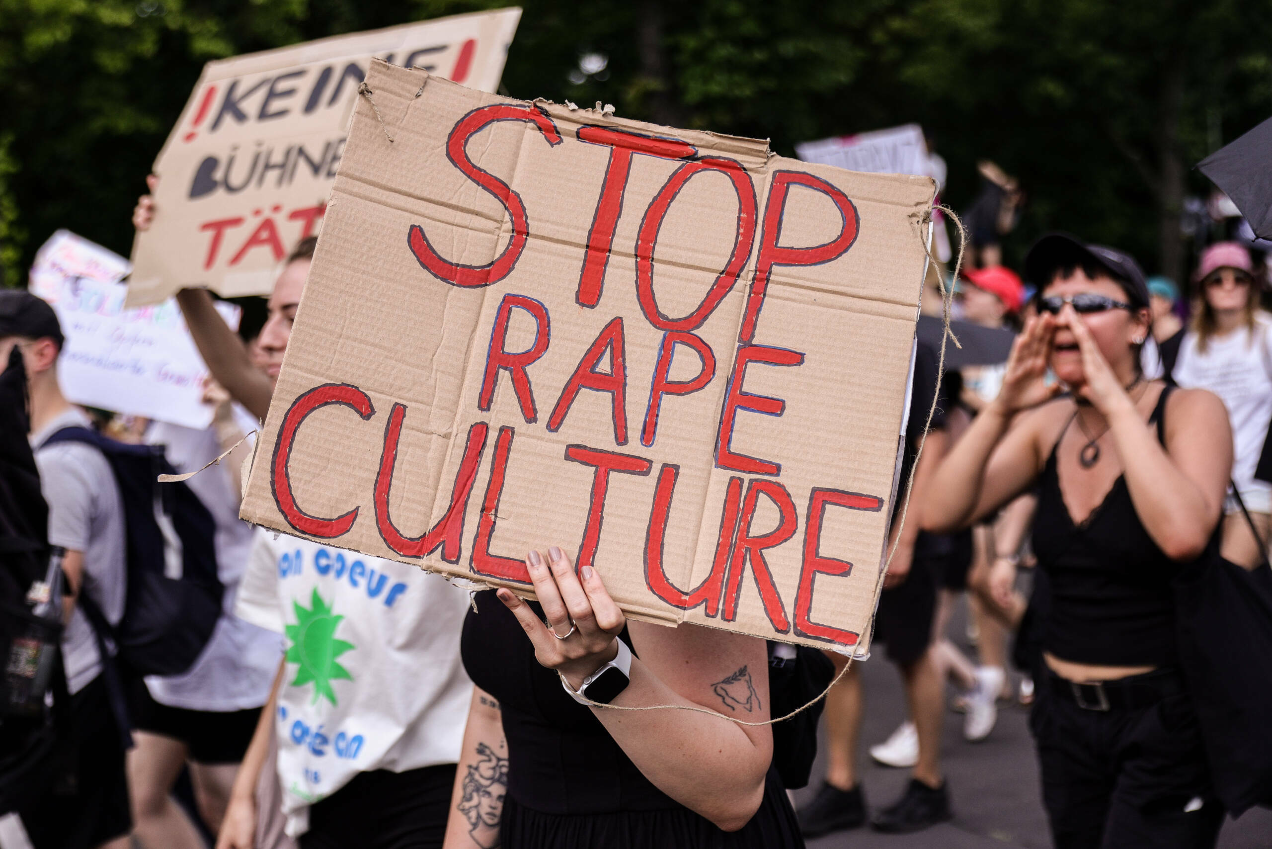 „Stop Rape Culture“ hieß es auf einem Schild.