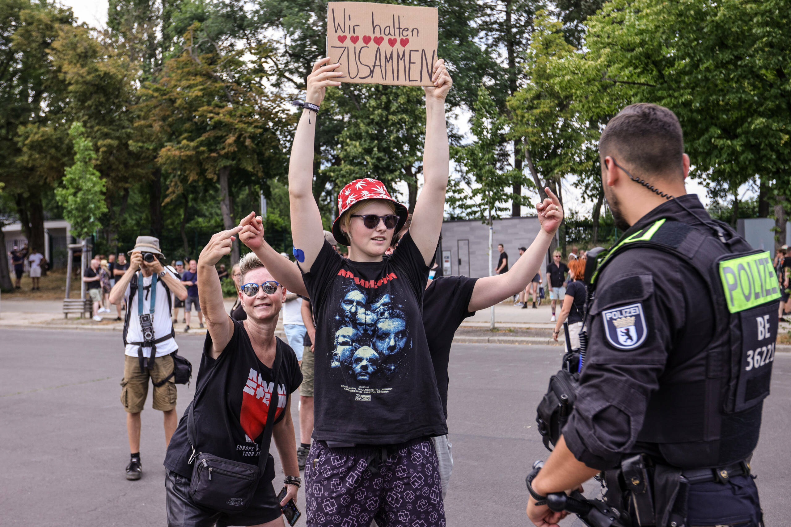 „Wir halten zusammen“, heißt es seitens der Rammstein-Fans
