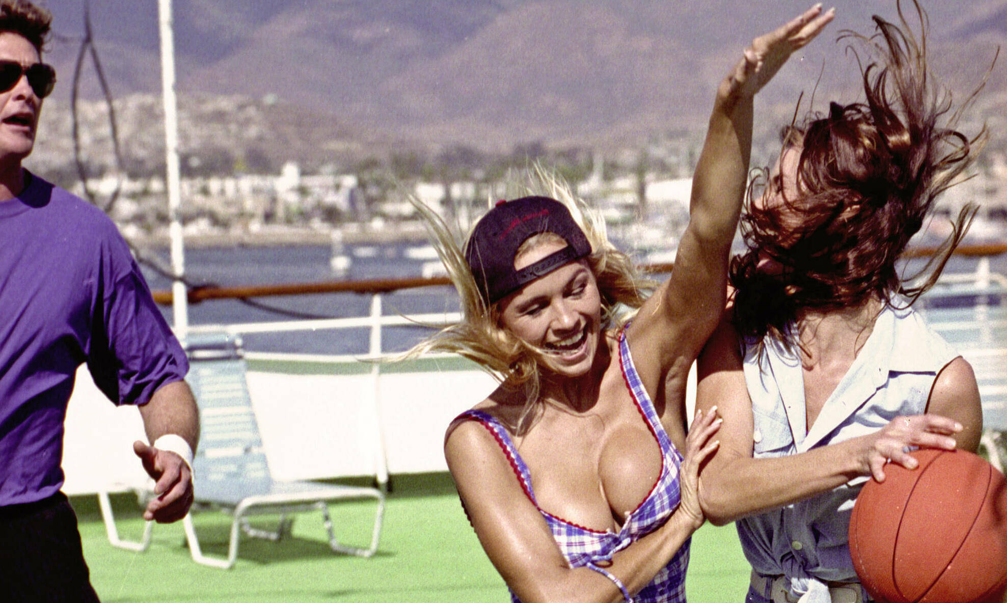 Actress Pamela Anderson and actor David Hasselhoff and actress Alexandra Paul play basketball on the set of Baywatch in Oc...