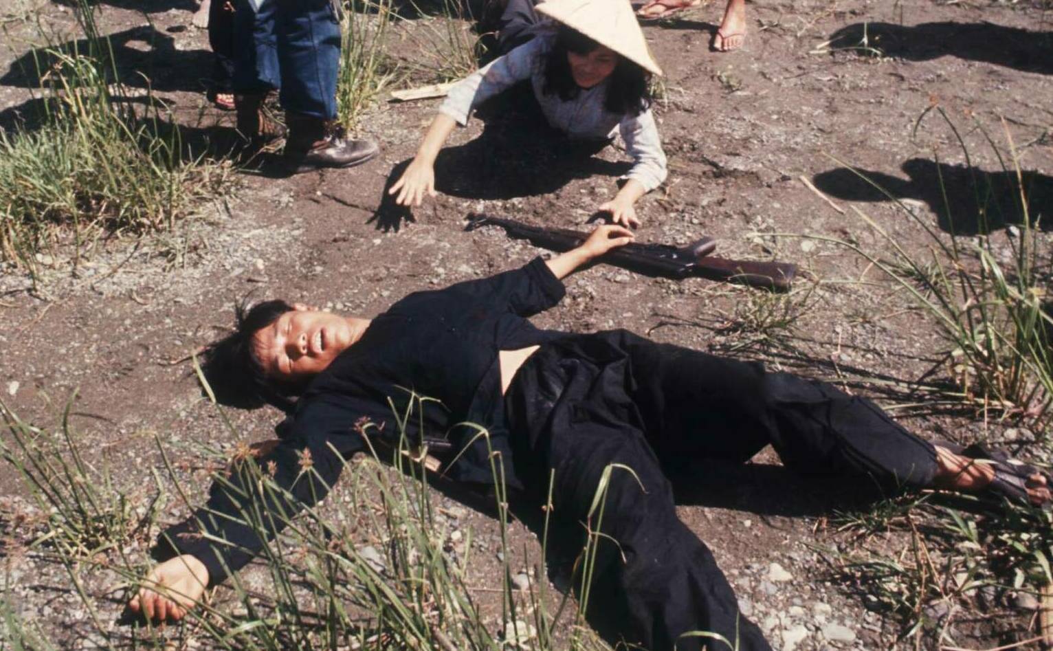 25412 01: An unidentified actor lays on the ground April 28, 1976 during the filming of 'Apocalypse Now' in the Philippine...