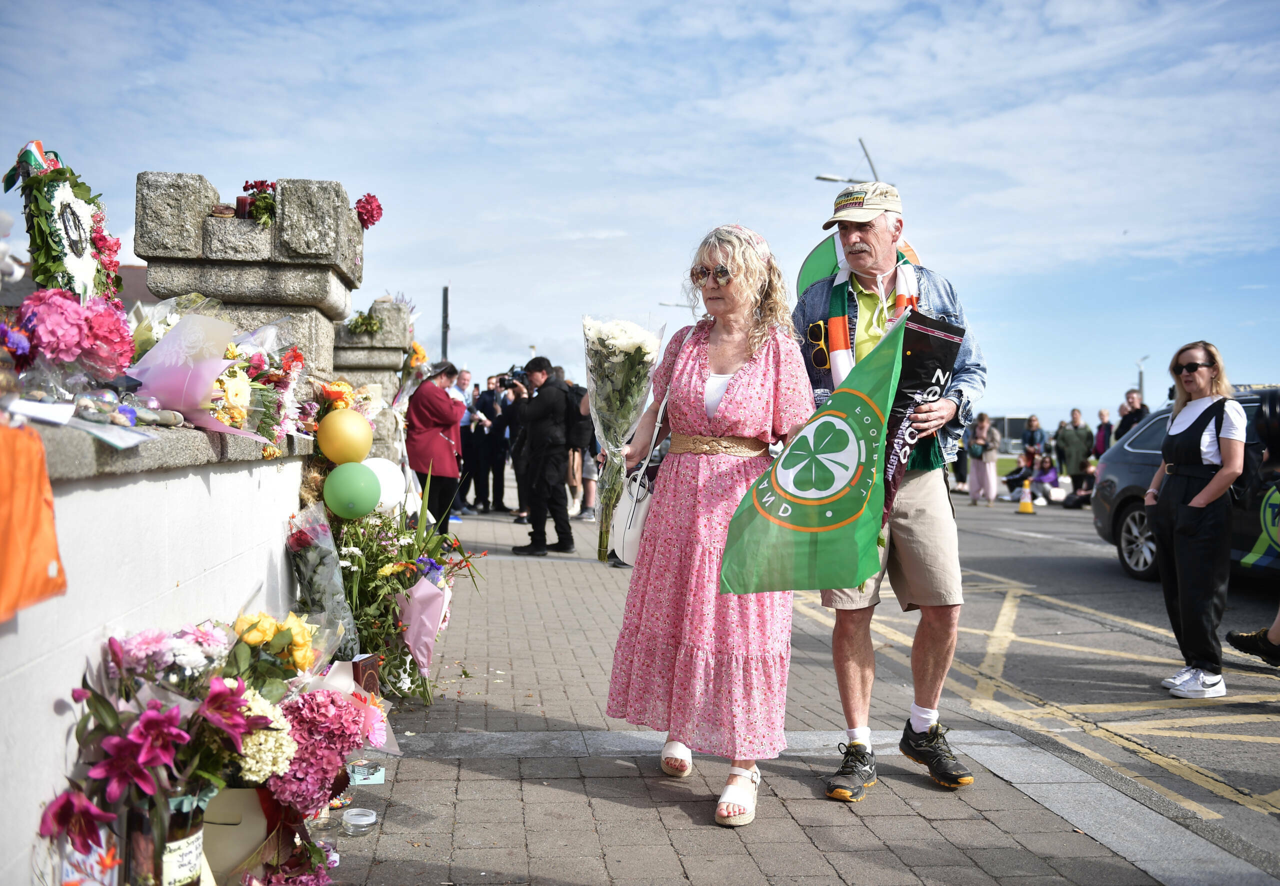 BRAY, IRELAND - AUGUST 8: People leave flowers and messages outside the former home of the late Sinéad O'Connor on August...